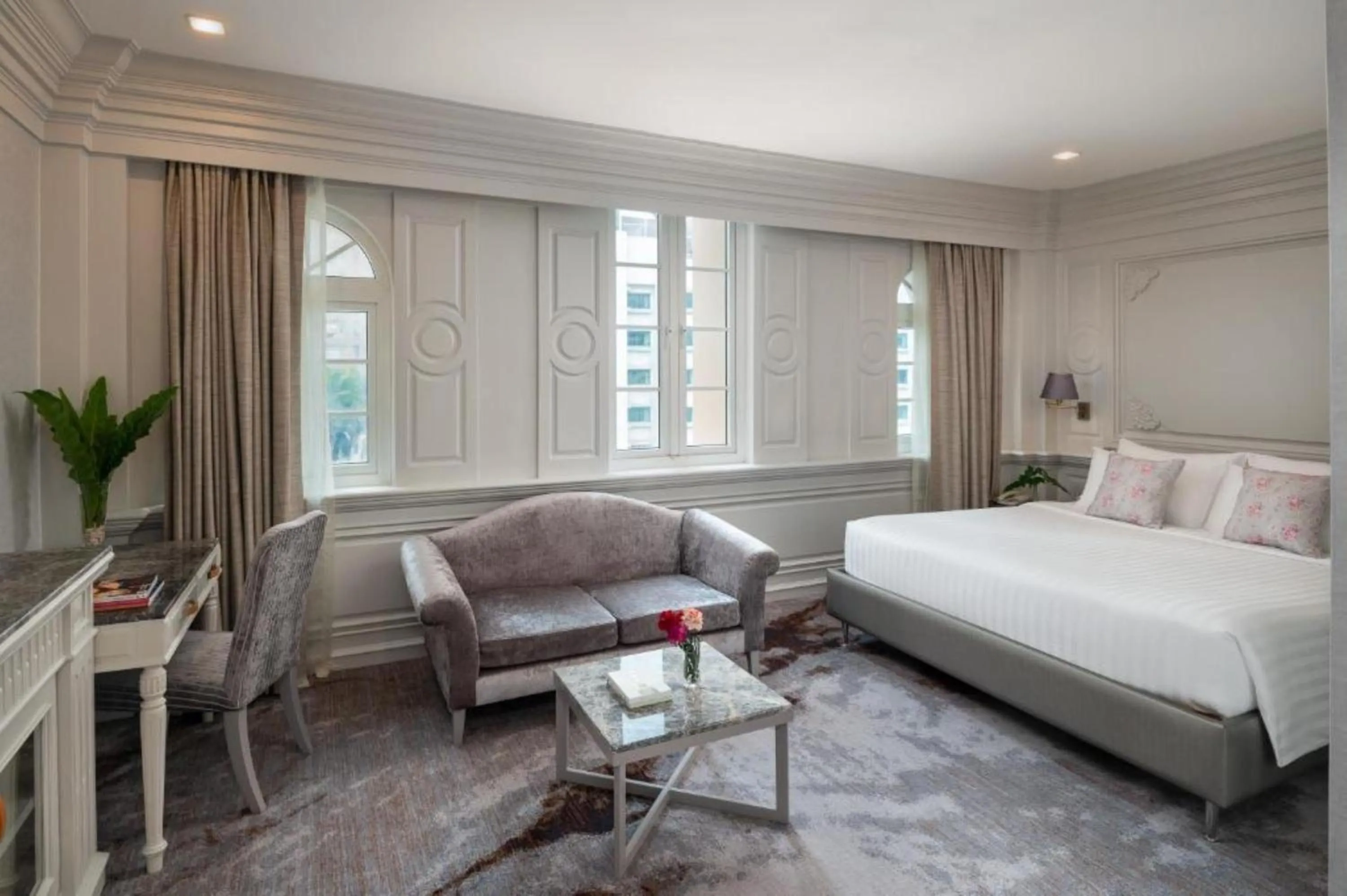 Deluxe Double Room in Kingston Suites Bangkok