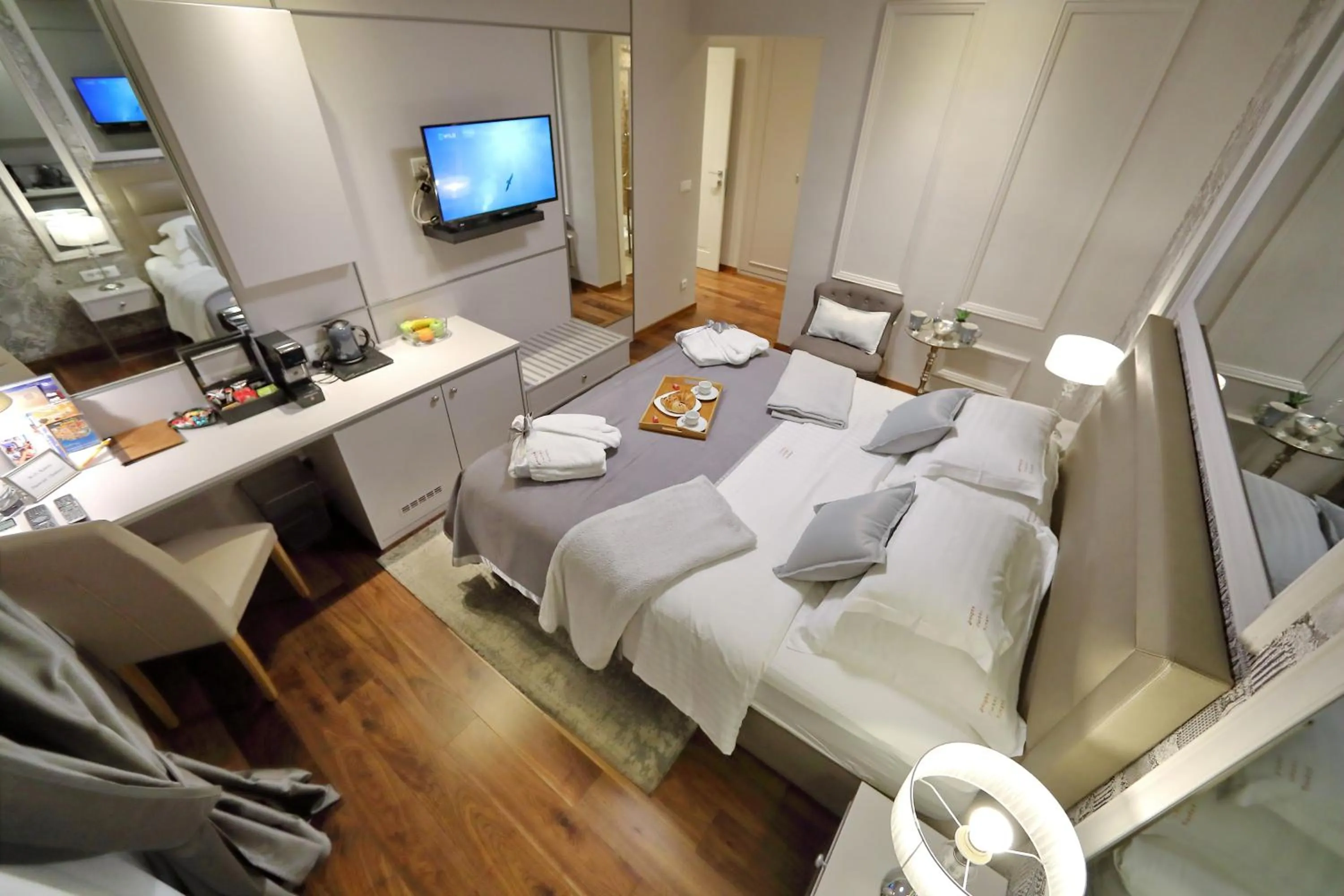 Deluxe Double Room in Luxury rooms Kadena