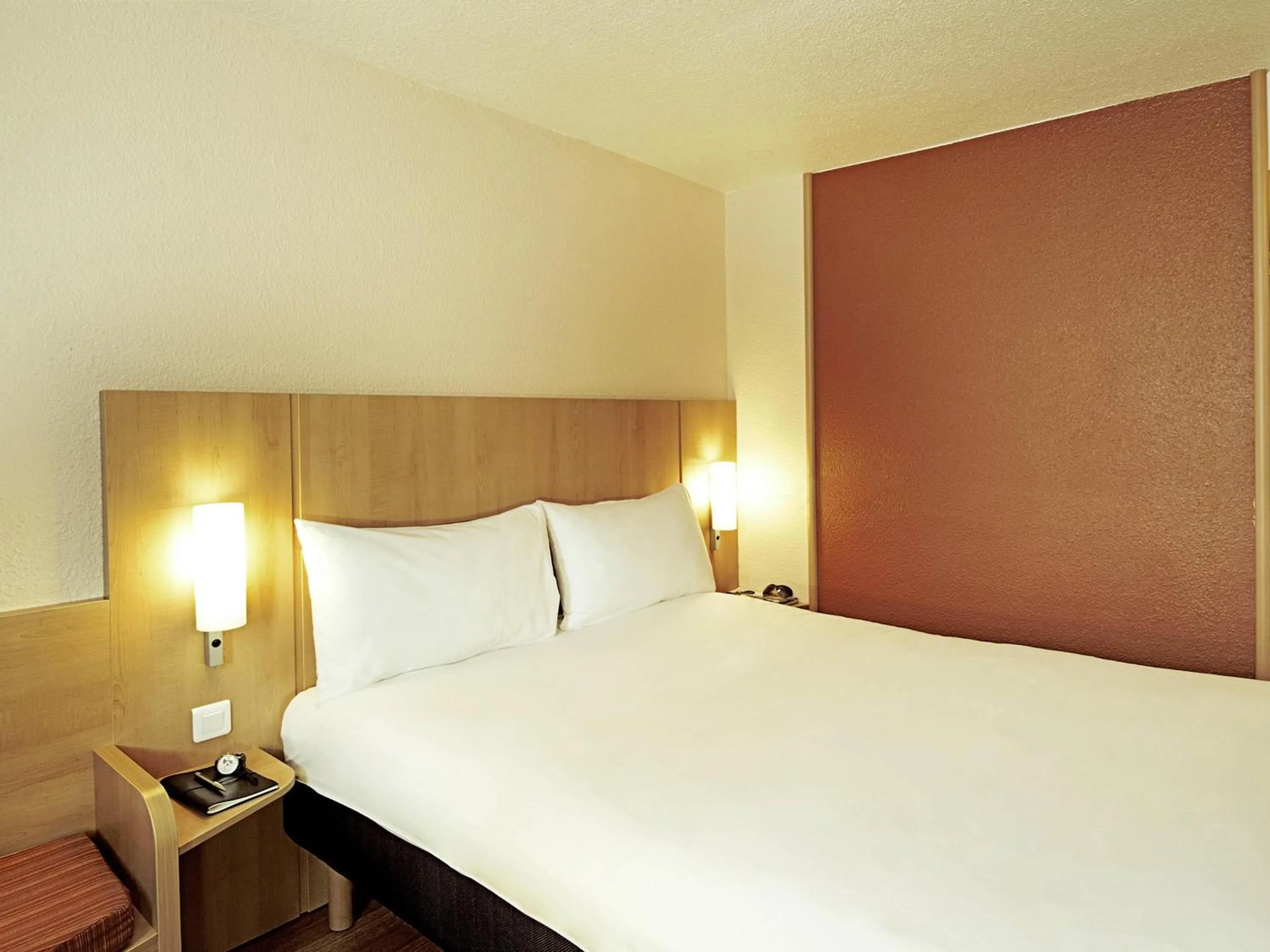 Standard Room with One Double and One Single Bed - Non-Smoking in ibis Porto Centro São Bento