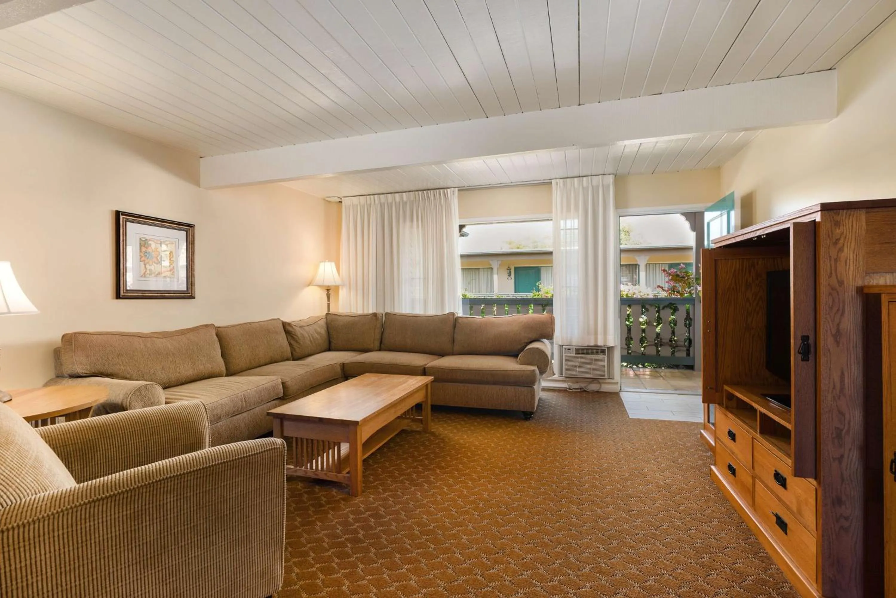 One-Bedroom Apartment with Sofa Bed in Best Western Plus Santa Barbara