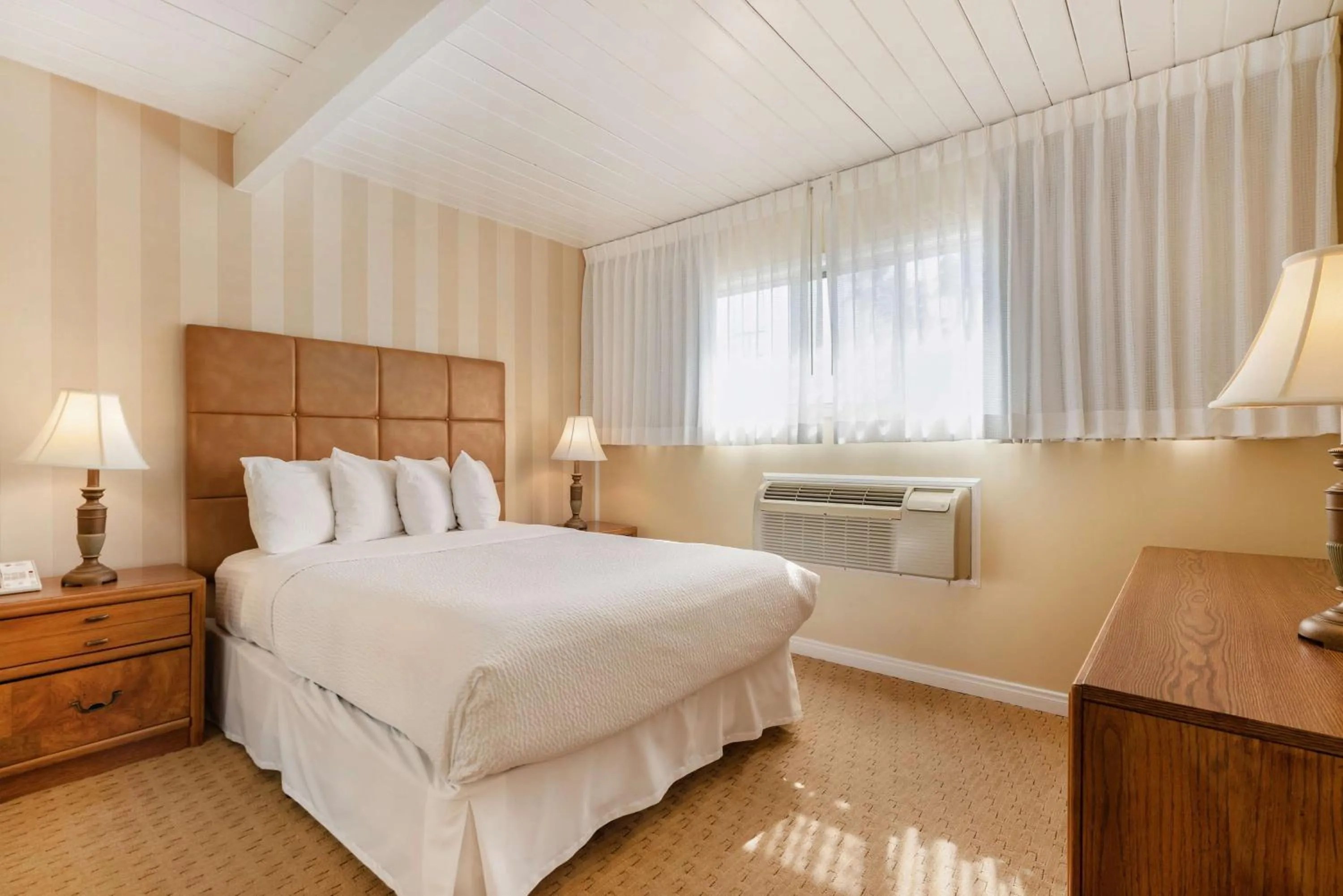 Queen Room with Roll-In Shower - Mobility Accessible in Best Western Plus Santa Barbara