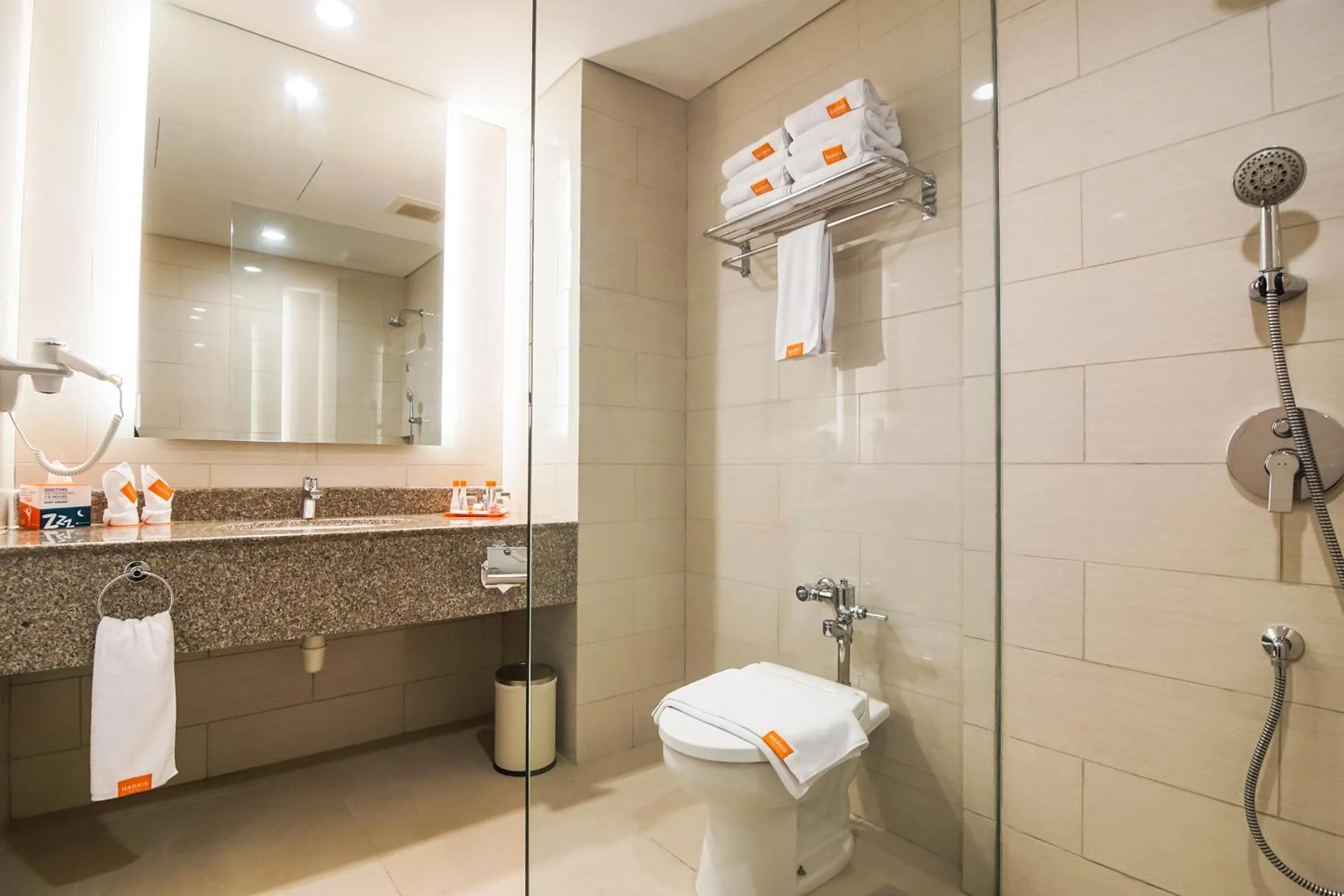 HARRIS Family Pool Access Room in HARRIS Resort Batam Waterfront