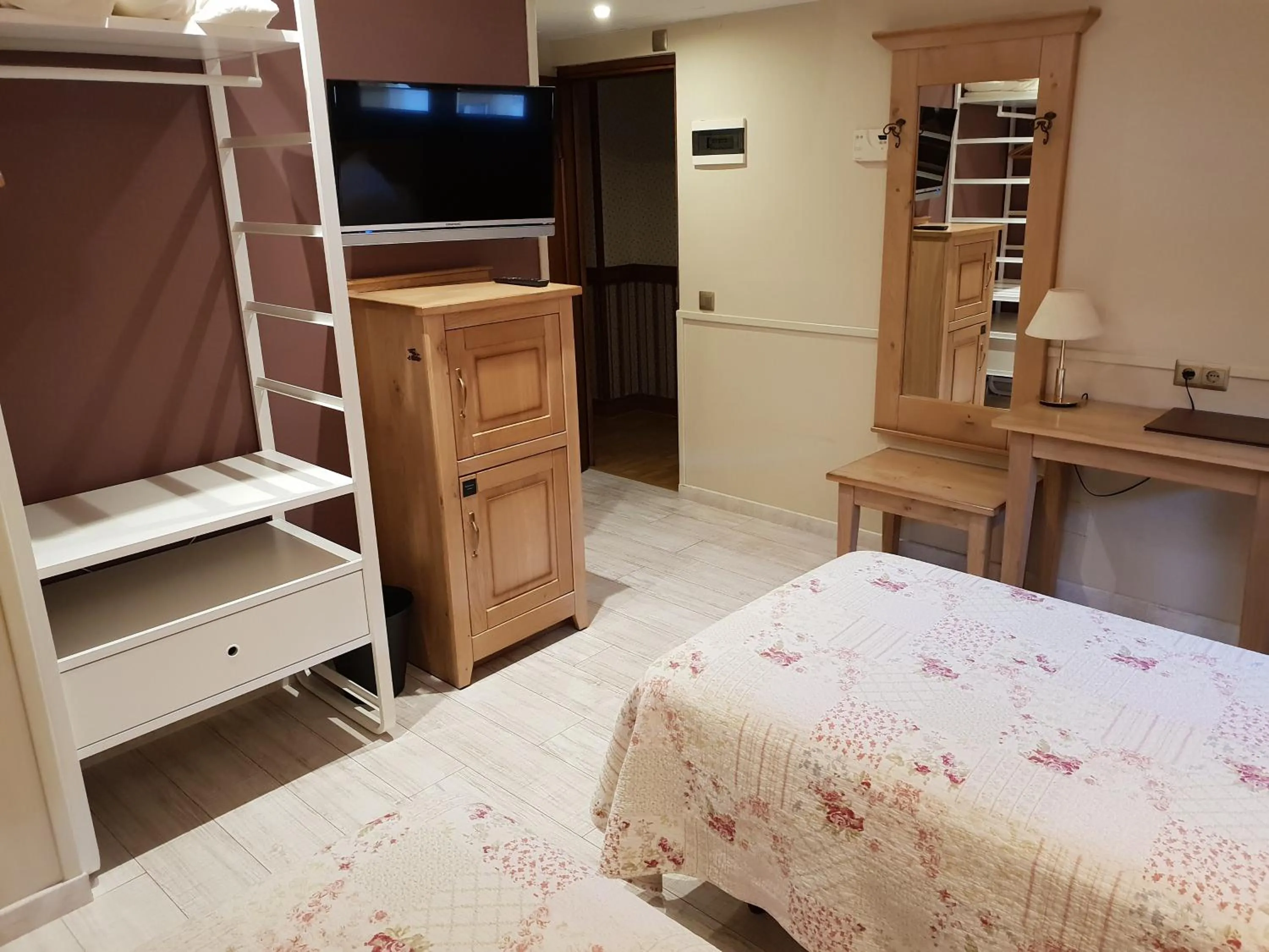 Double or Twin Room (2 Adults + 1 Child) in Hotel Alda A Boira