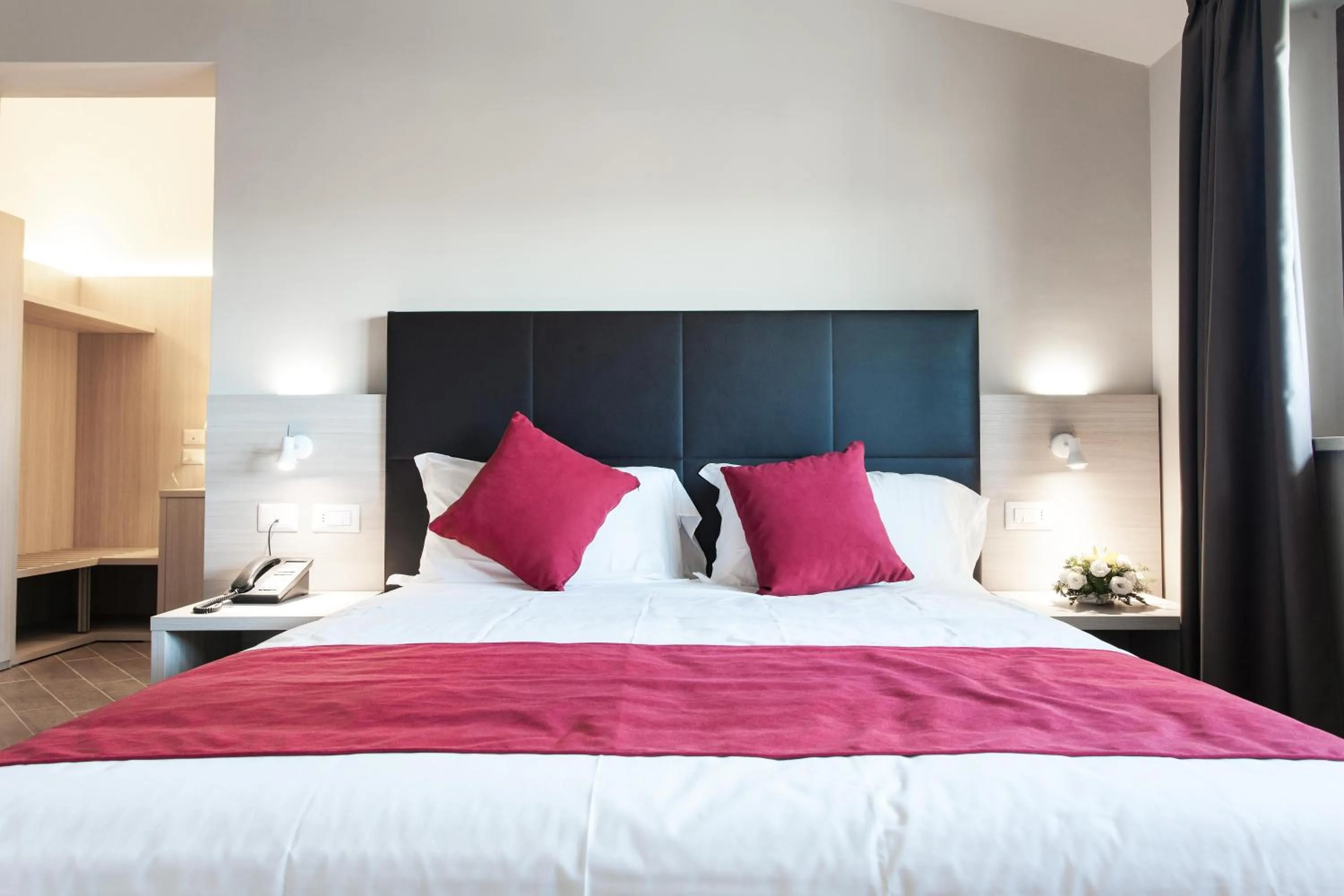 Superior Triple Room in Hotel Los Angeles