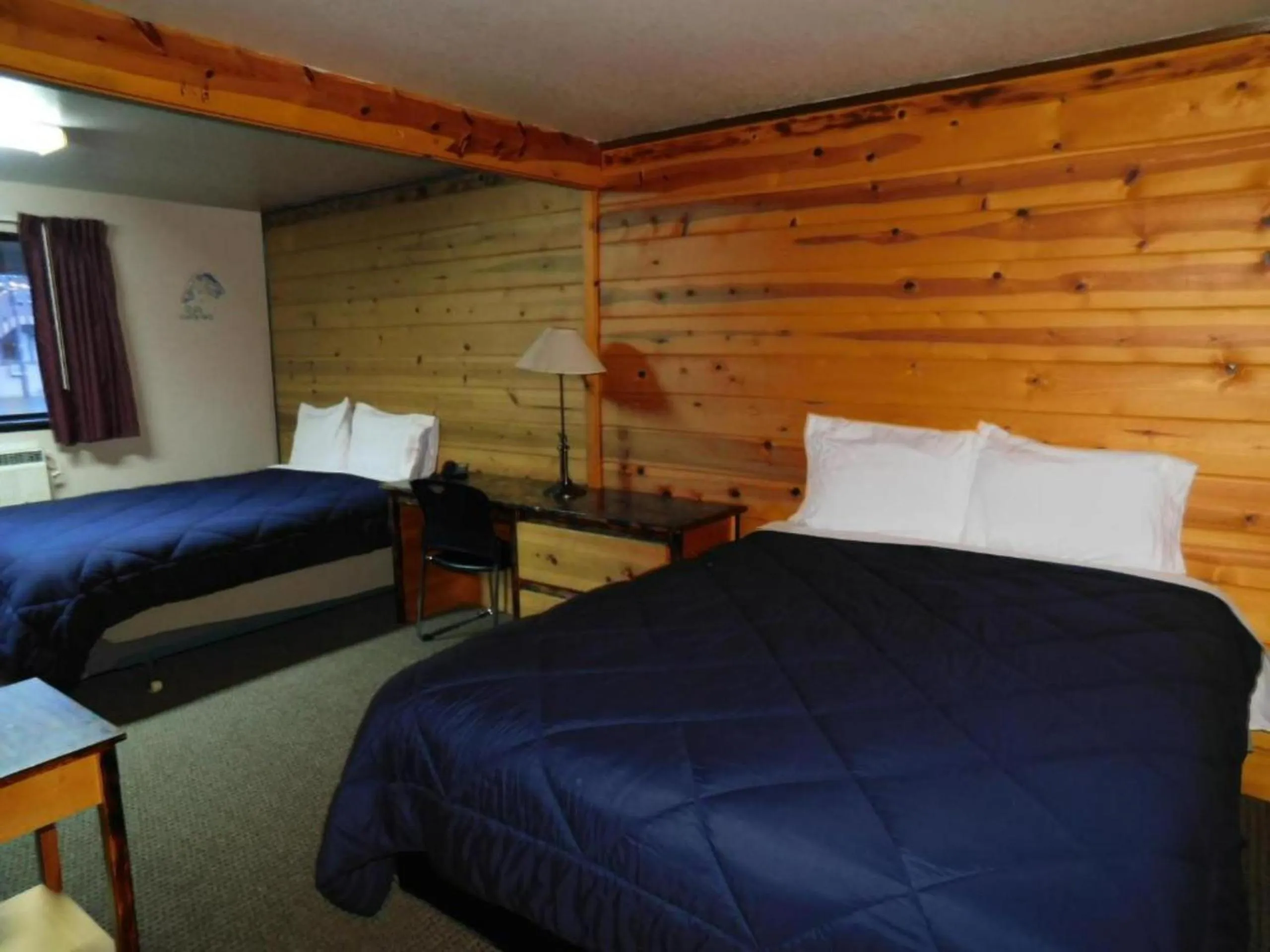 Double Queen Room in Packwood Inn