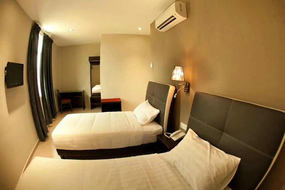 Superior Twin Room in Ayer Hitam Hotel