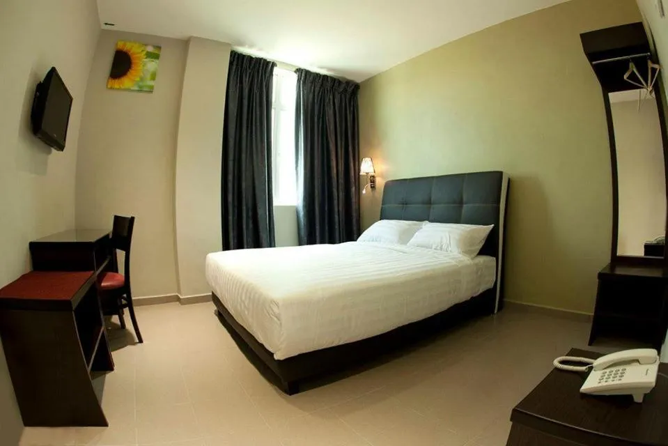 Budget Double Room in Ayer Hitam Hotel