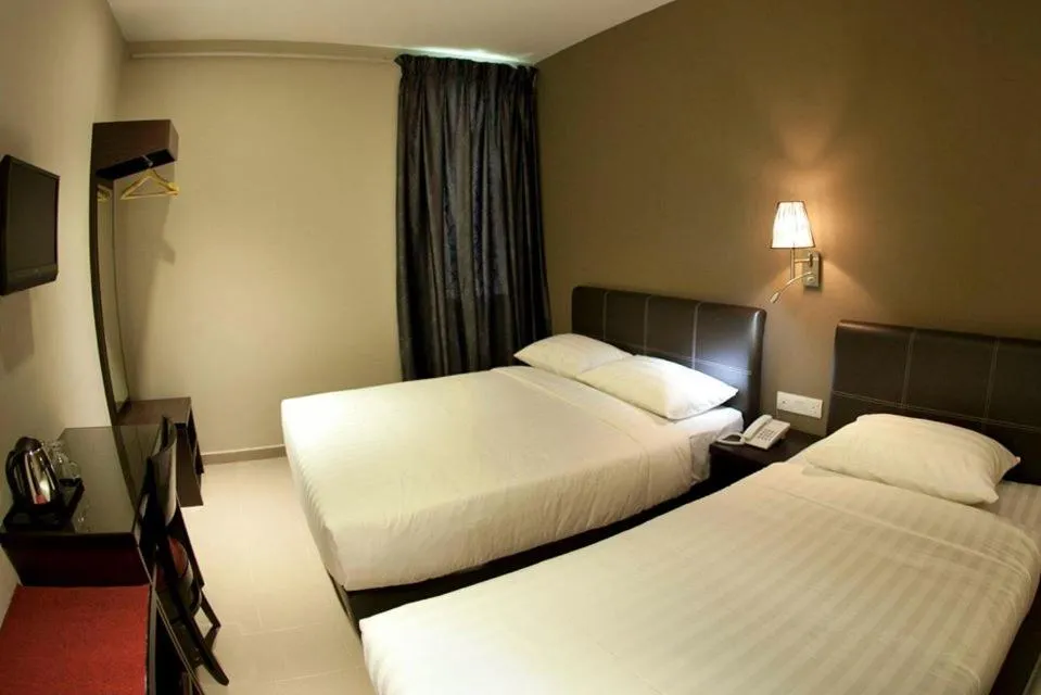 Deluxe Triple Room in Ayer Hitam Hotel