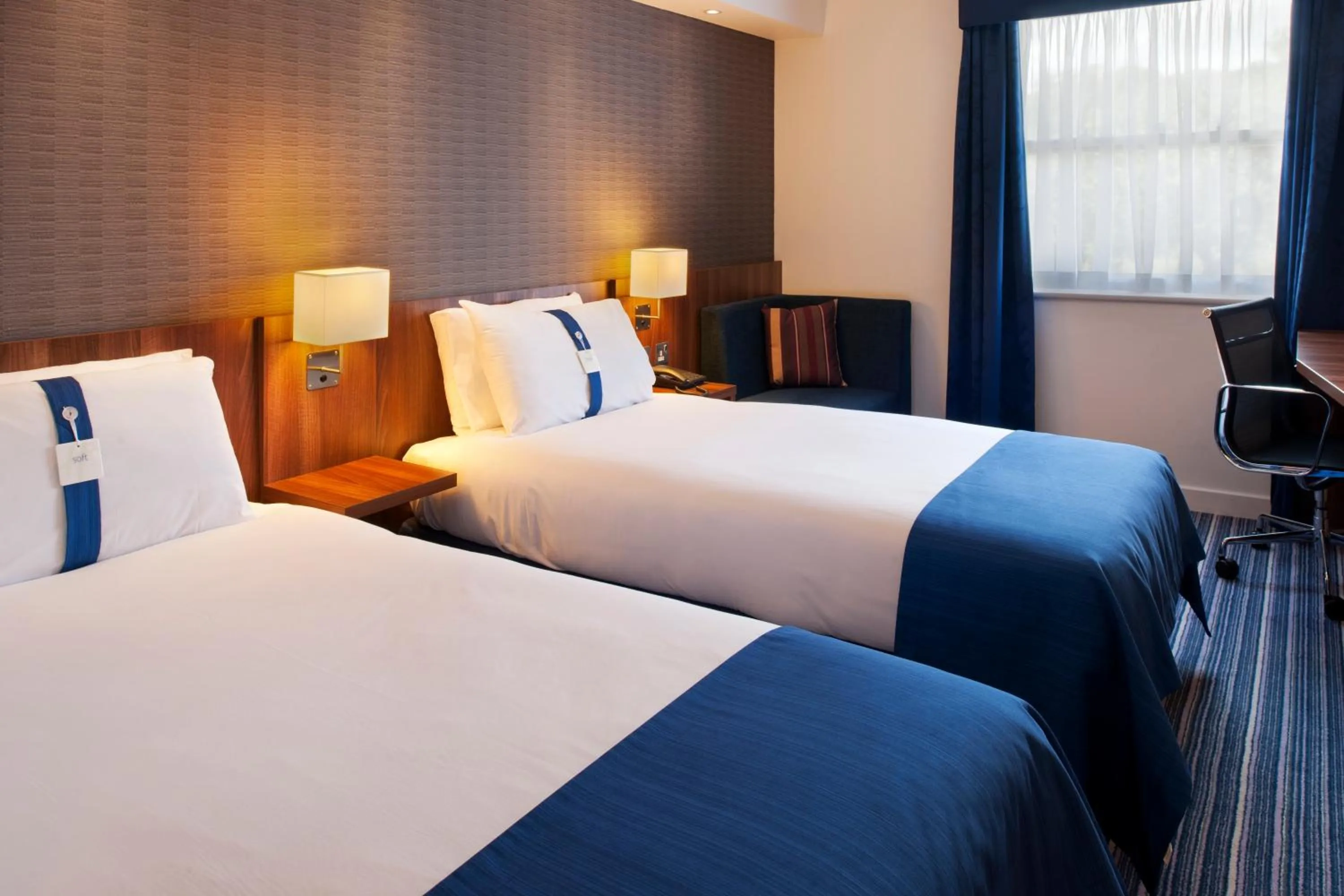 Standard Twin Room with Free Hot Breakfast in Holiday Inn Express Leeds-East by IHG