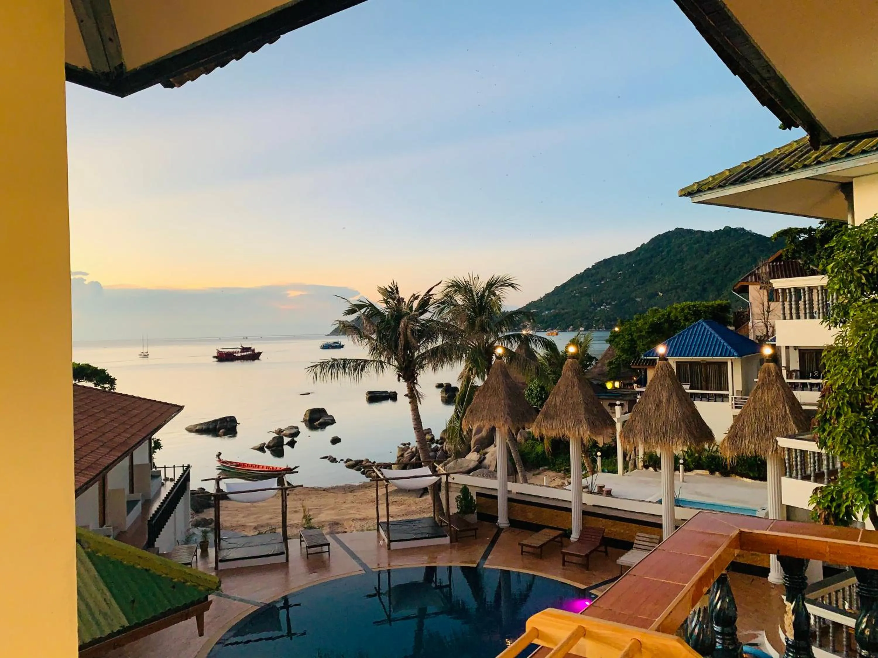 Superior Triple Room with Sea View in Koh Tao Heritage