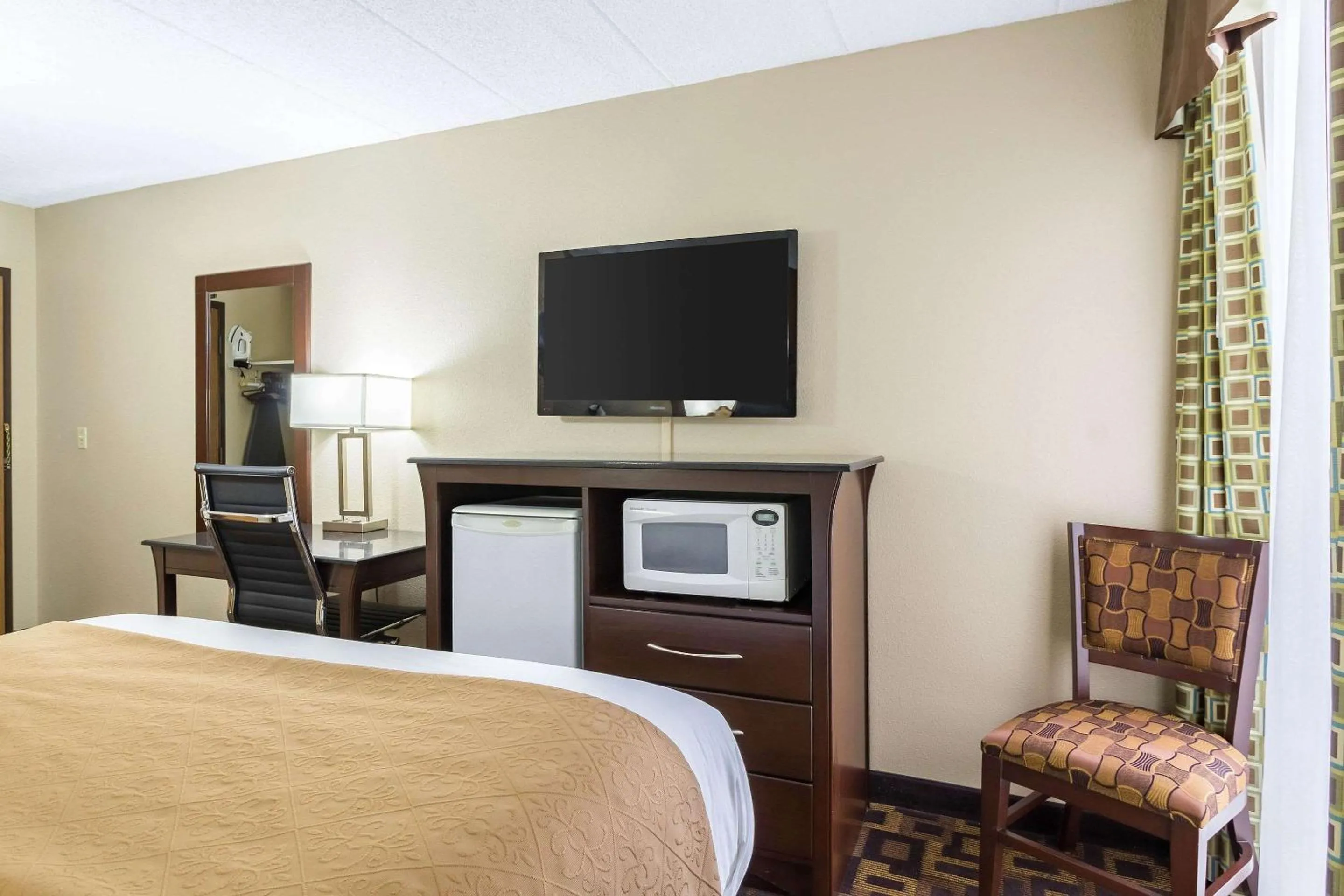 Queen Room in Quality Inn & Suites Arden Hills - Saint Paul North