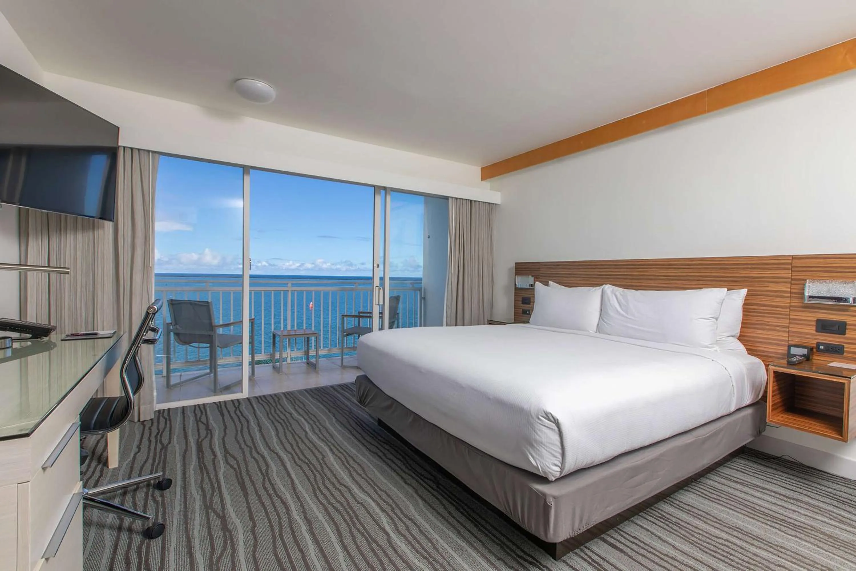 Junior Suite Ocean Front in Grand Naniloa Hotel, a Doubletree by Hilton