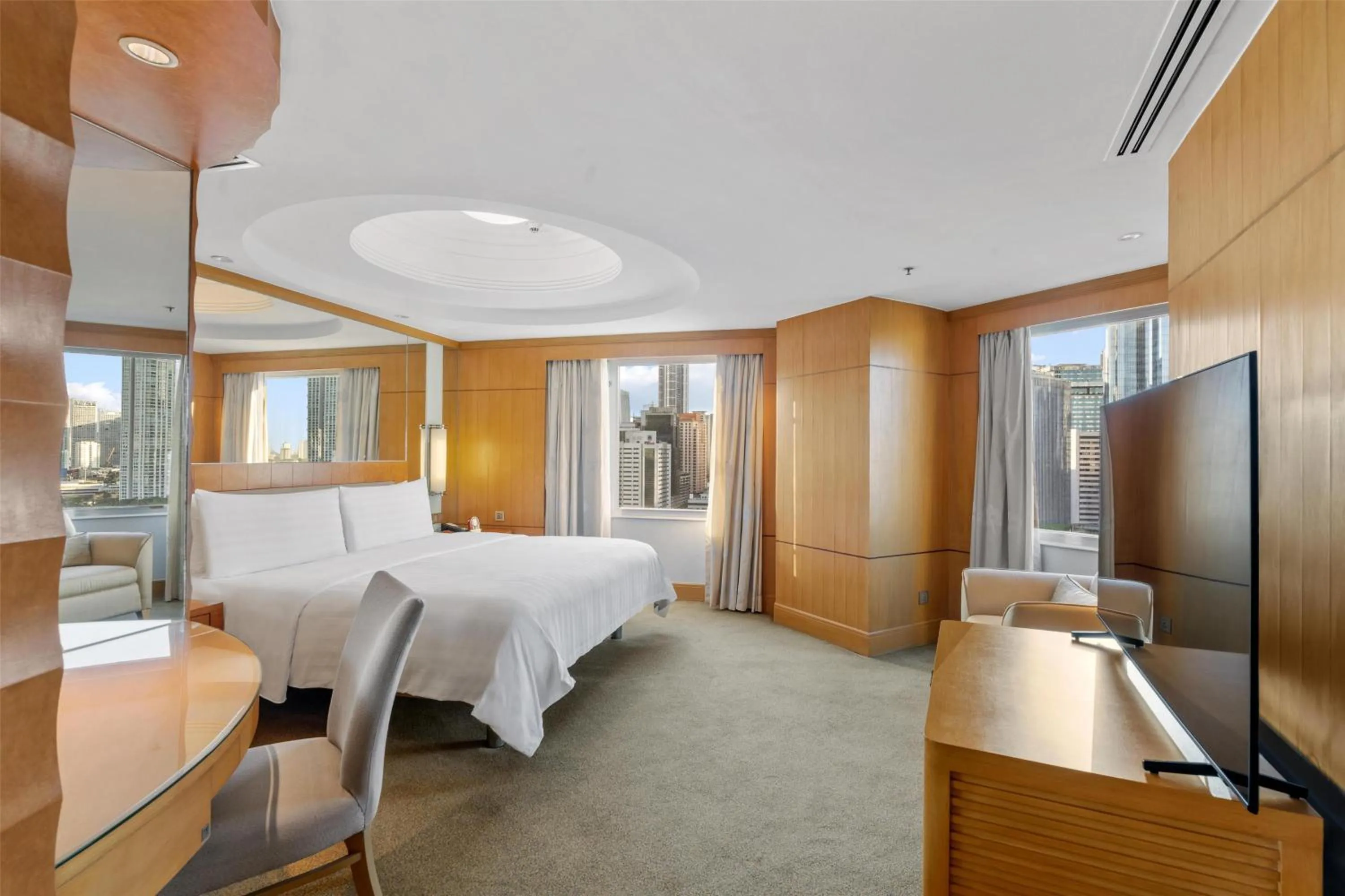 Deluxe Suite in Makati Shangri-La, Manila