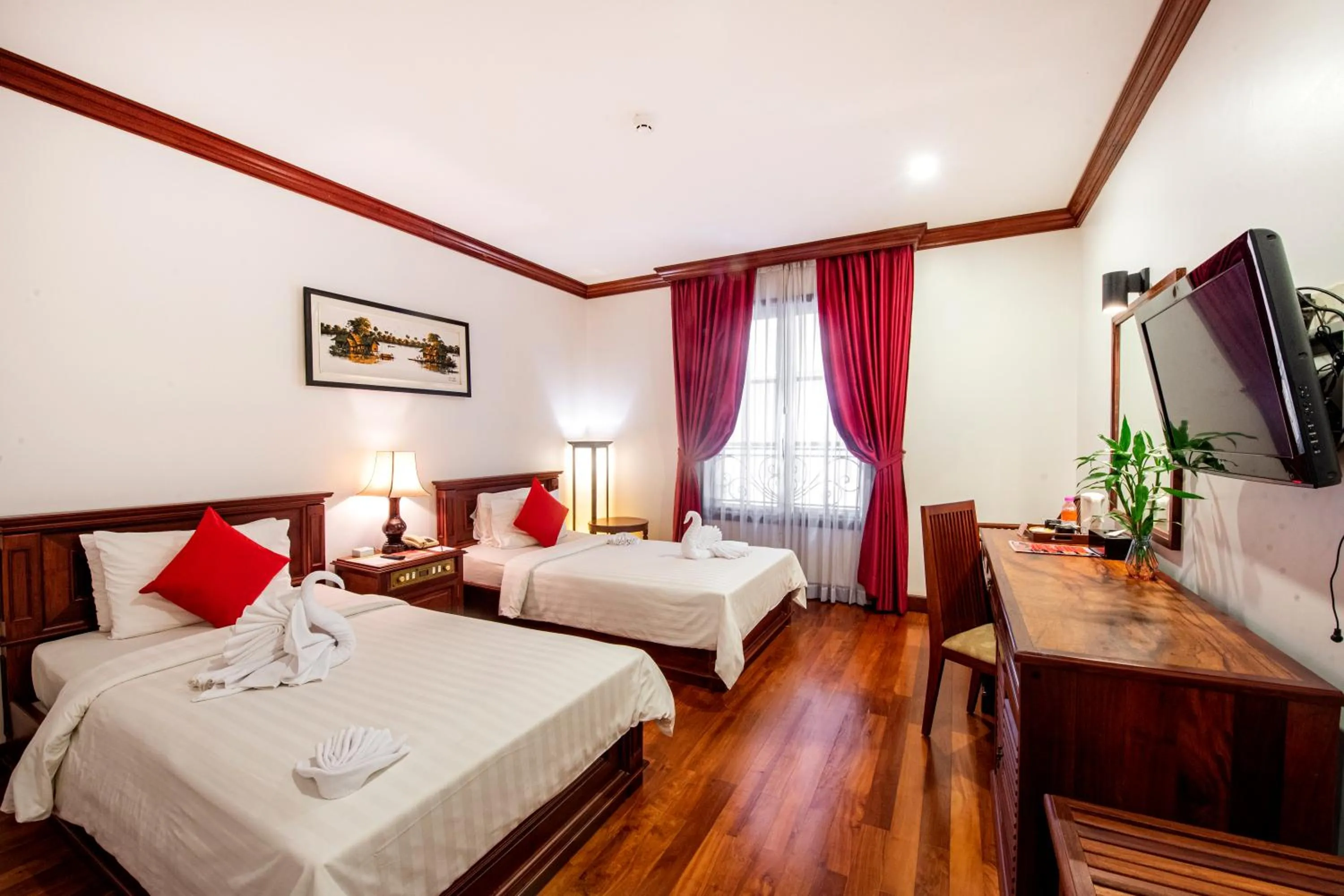 Special Group Offer (5 Rooms) in The Suite By Royal Crown Hotel