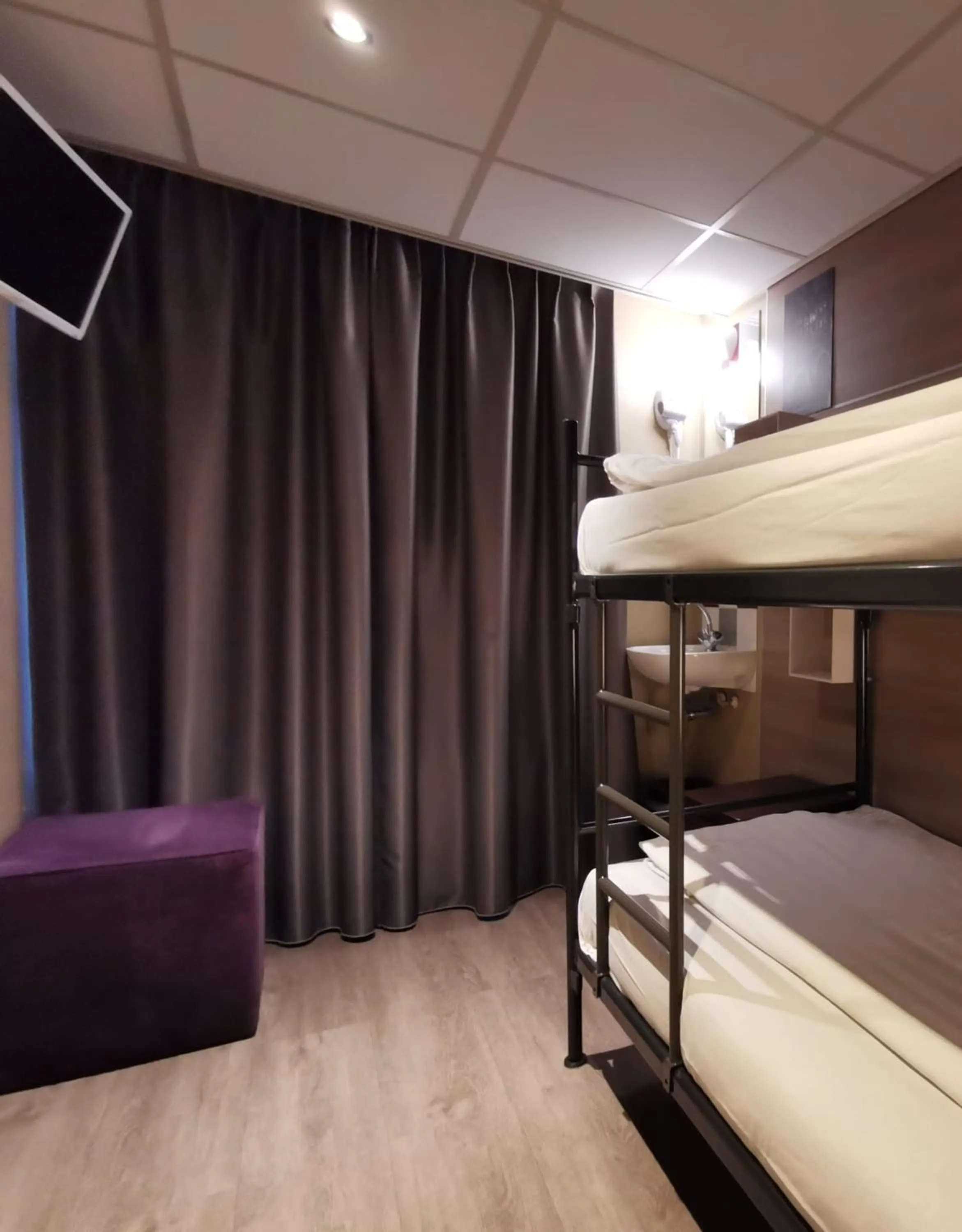 Twin Room with Shared Bathroom in Hotel Jesse