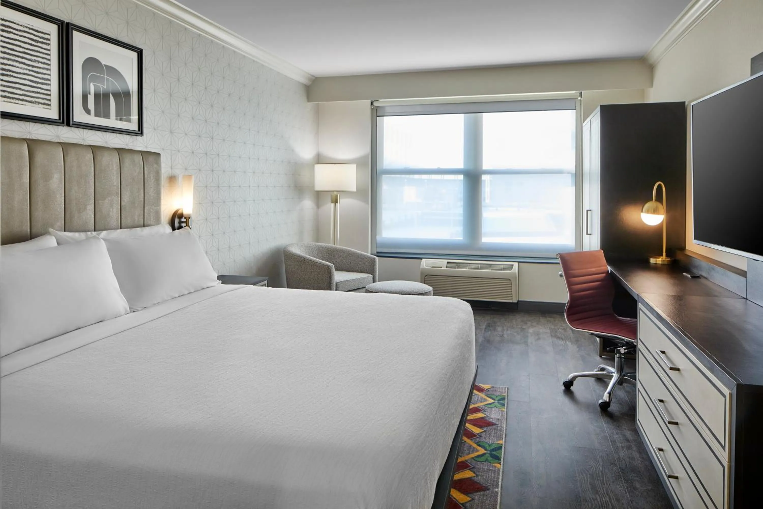 Standard King Room with Mobility Accessible Roll-In Shower in Hotel Indigo Cleveland Downtown by IHG