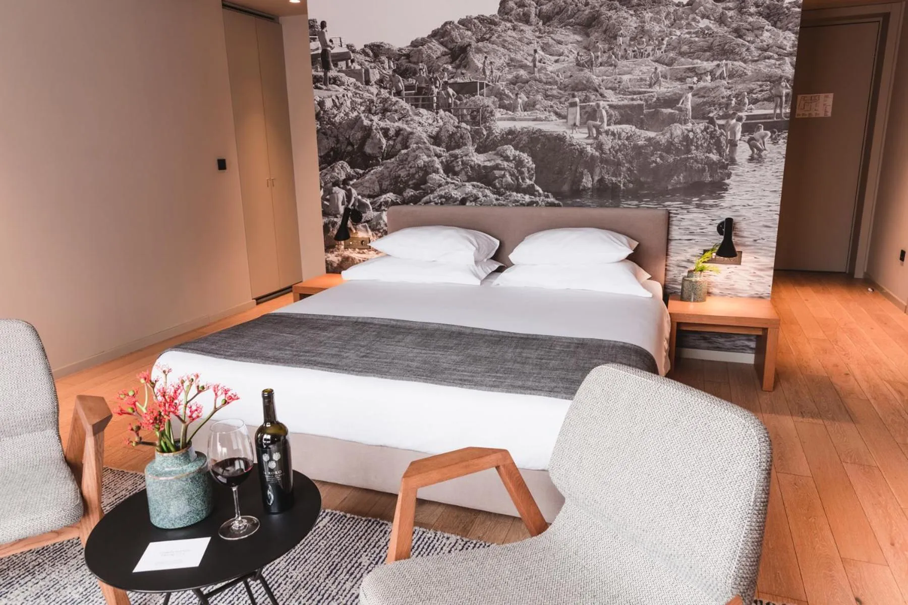 Deluxe Double Room with Balcony in One Suite Hotel