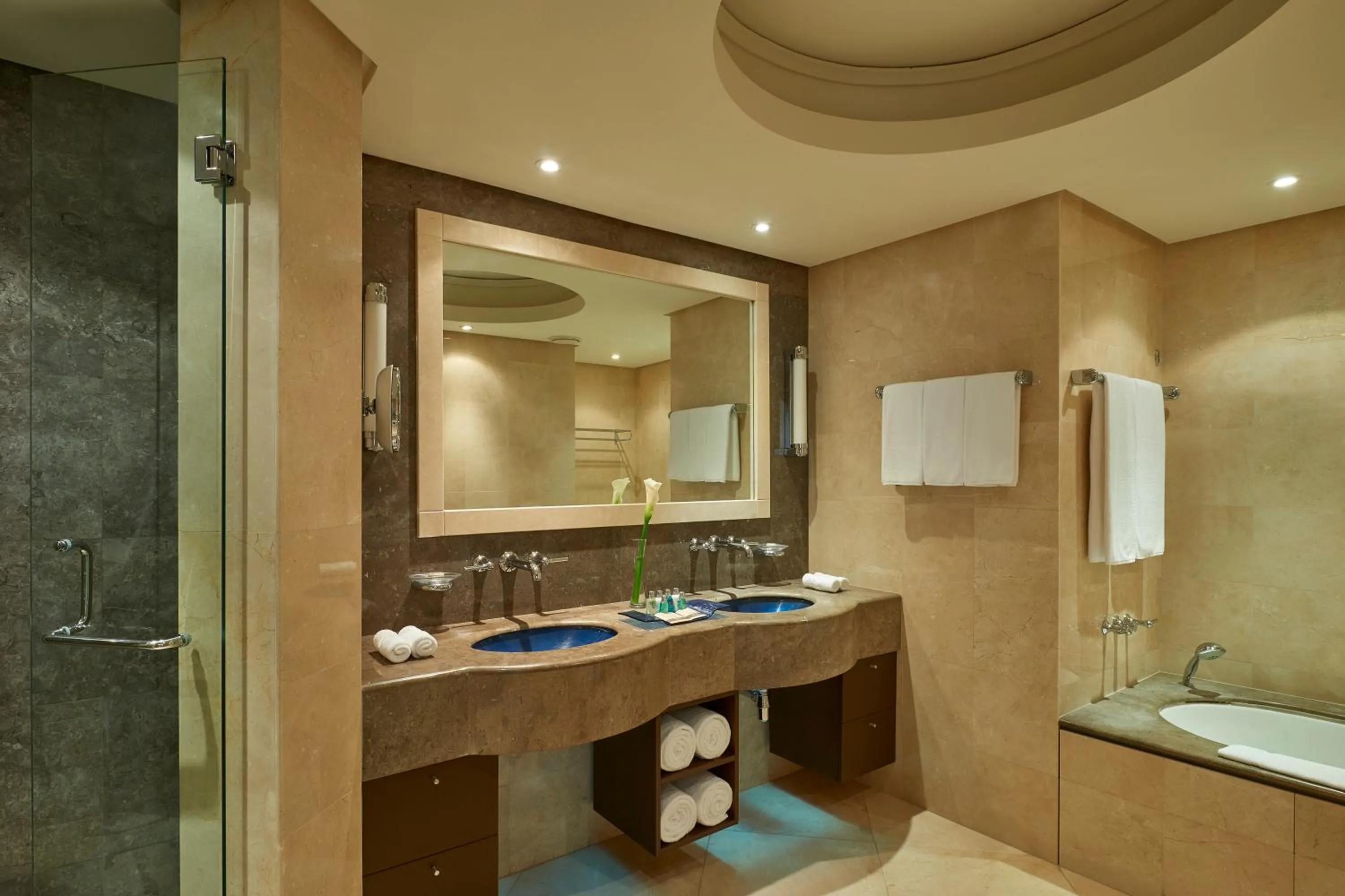 Deluxe Beach Access Room in Marina Hotel