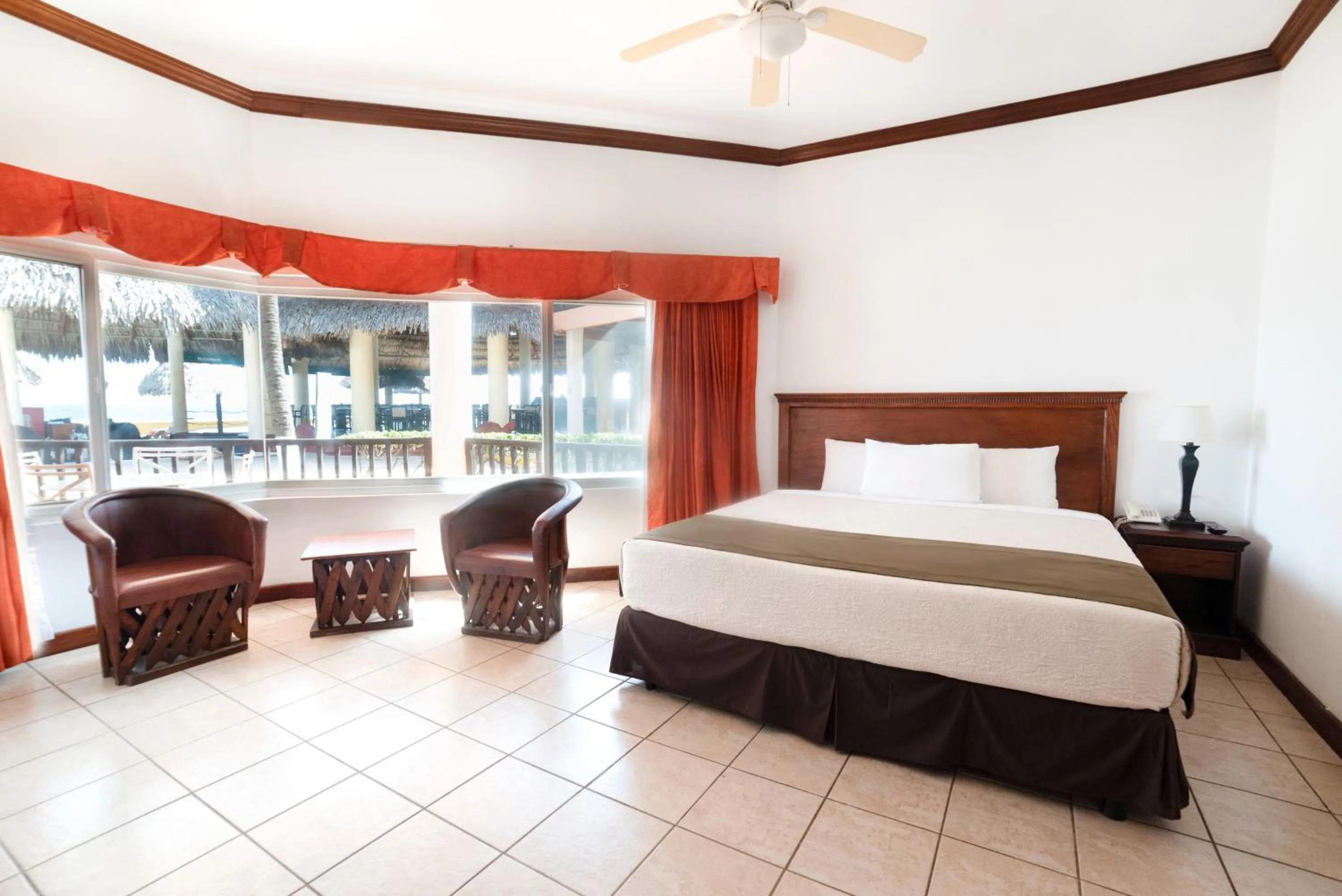 Suite with Pool View in Hotel Cayman Suites