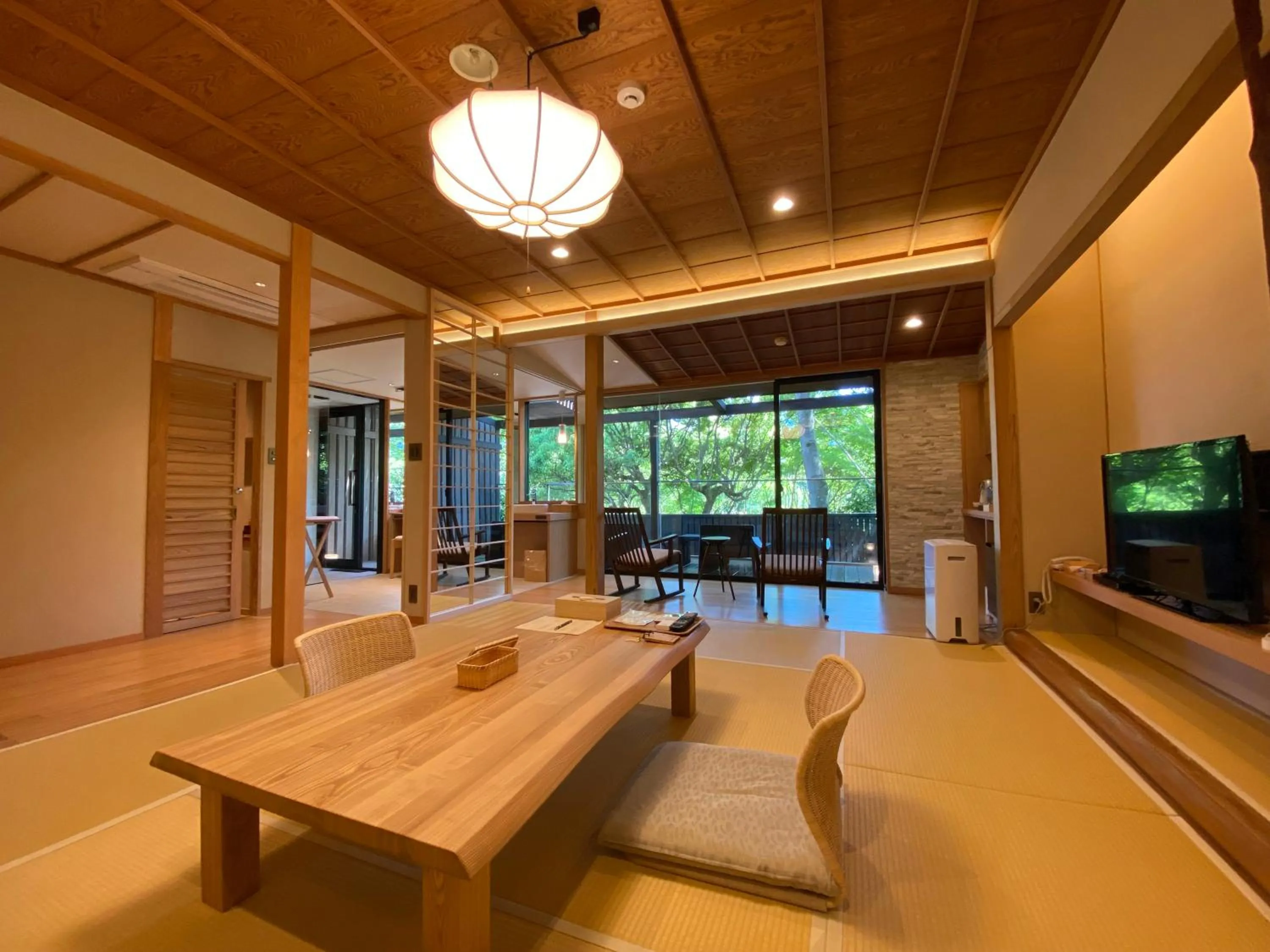Japanese-Style Room with Open-Air Bath in Kaiseki Ryokan Ashikari