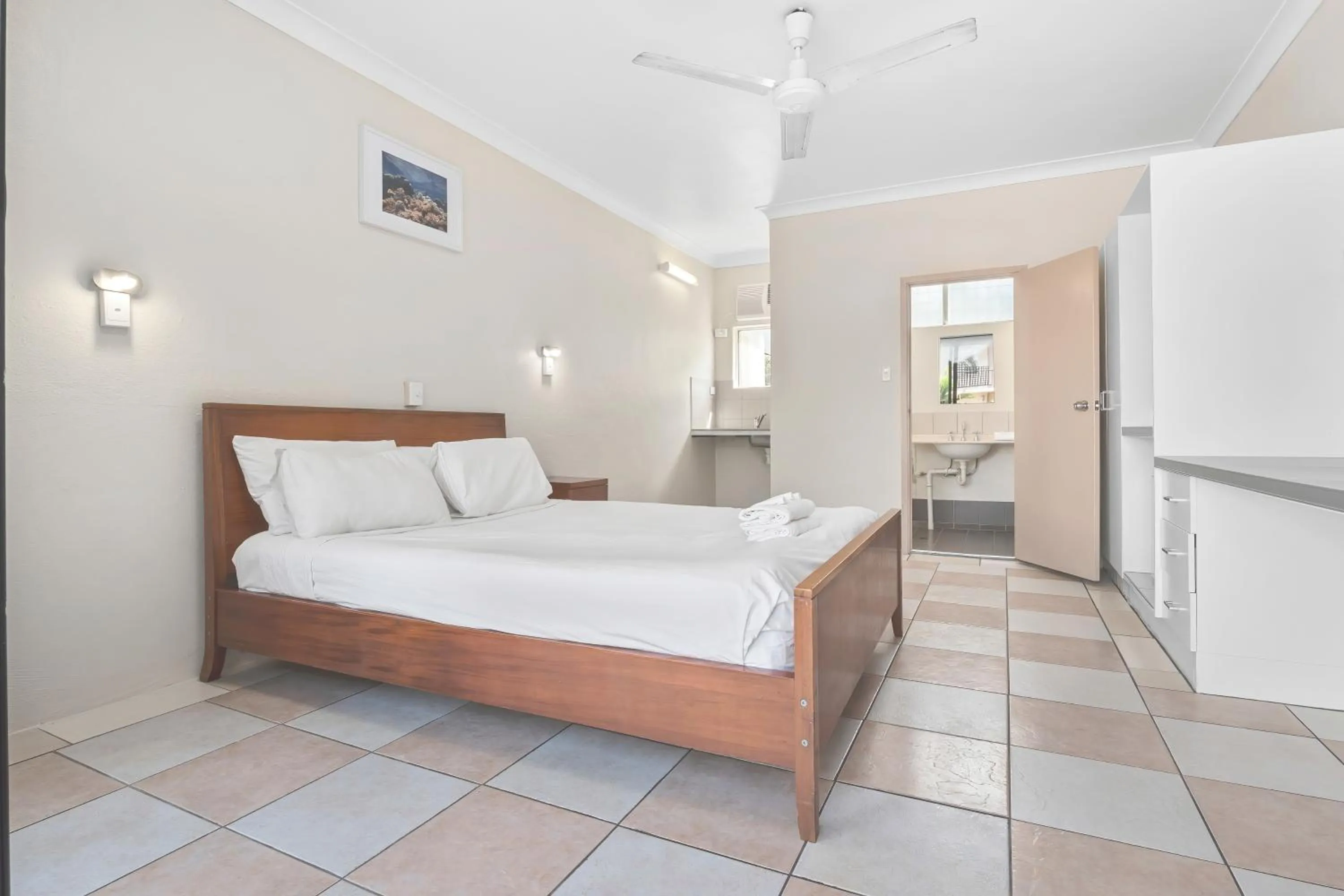 Standard Queen Room in Hotel Tropiq