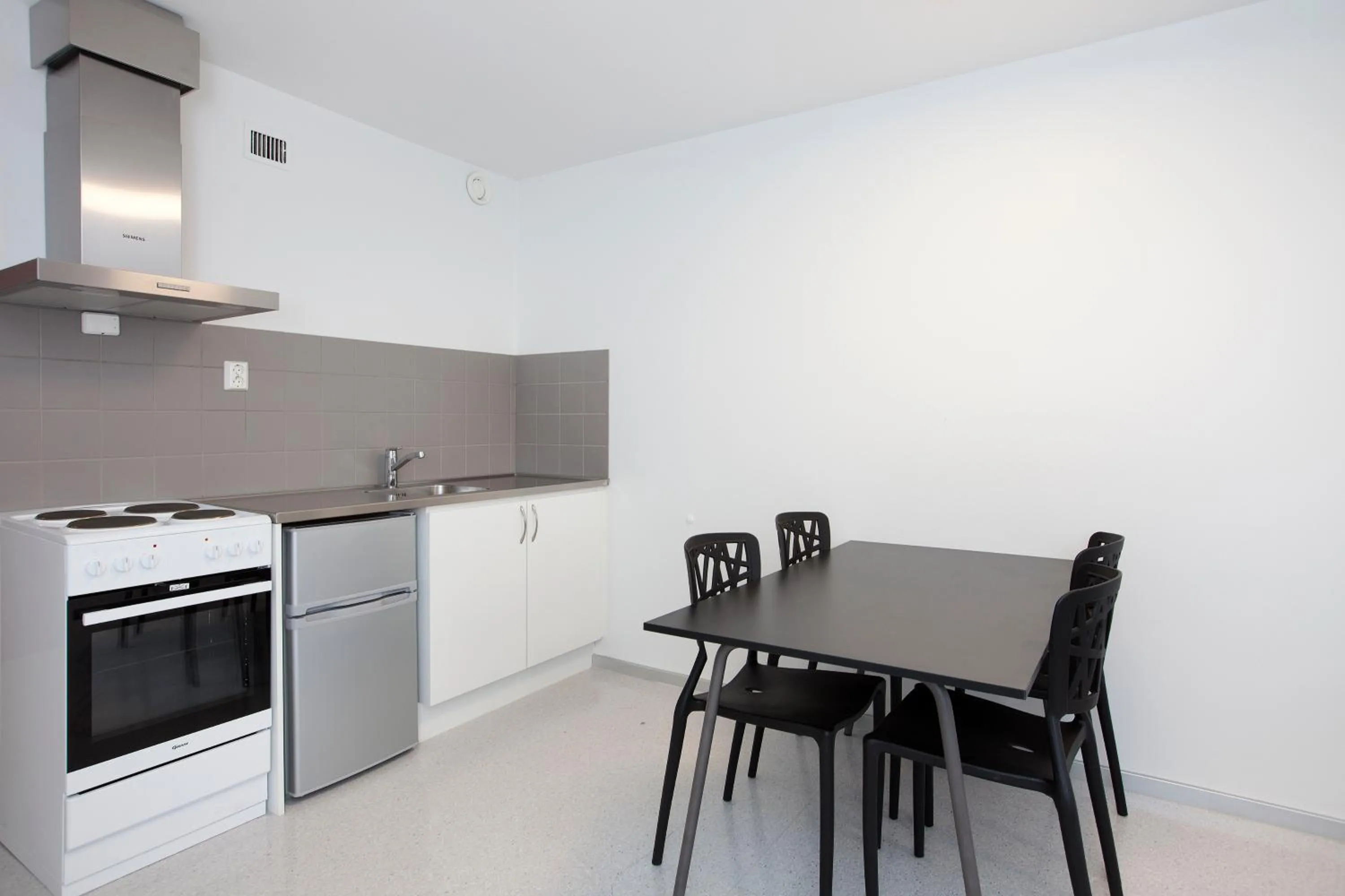 Single Bed in 8-Bed Dormitory Room in Anker Hostel