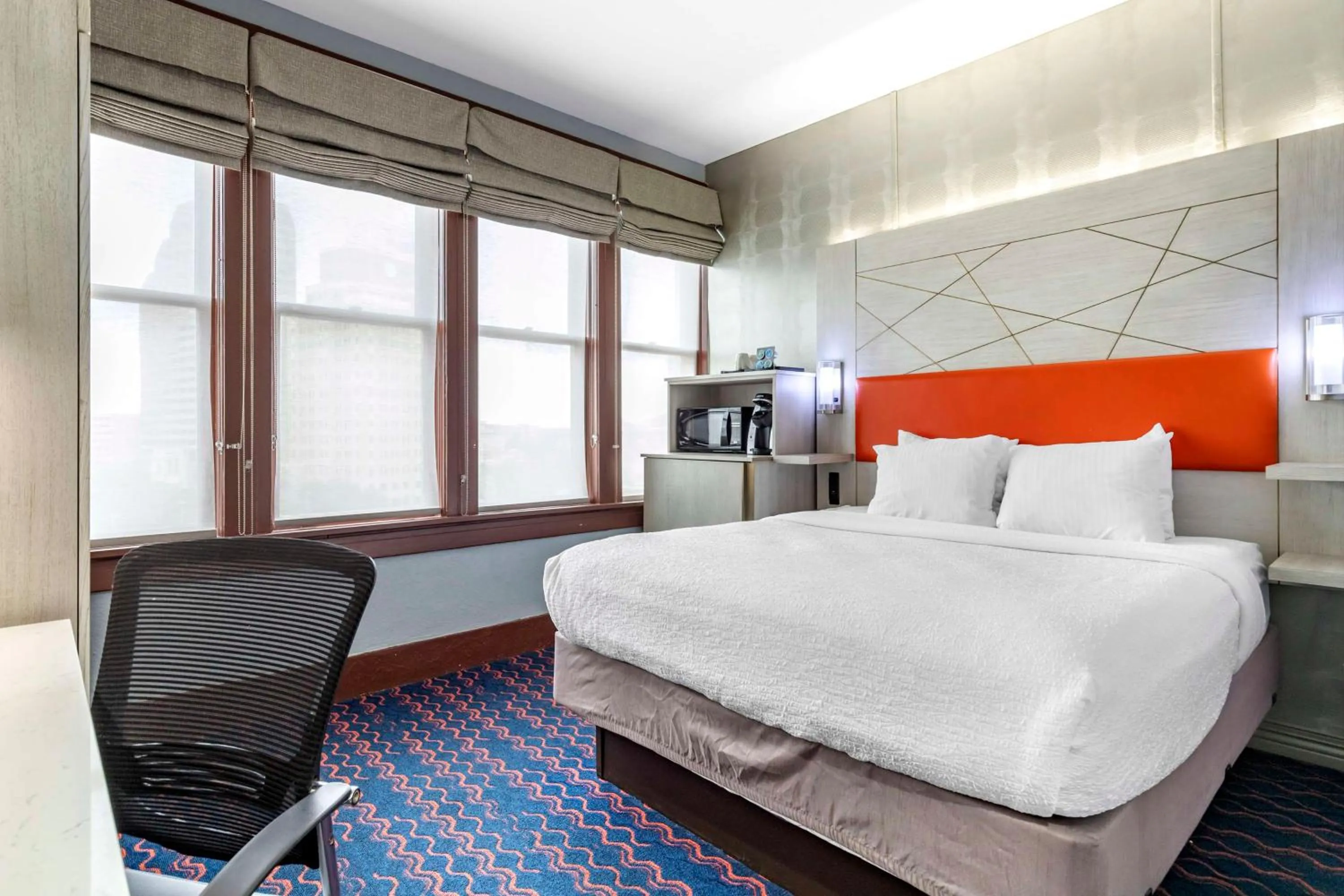 Queen Room in Best Western Premier Historic Travelers Hotel Alamo/Riverwalk