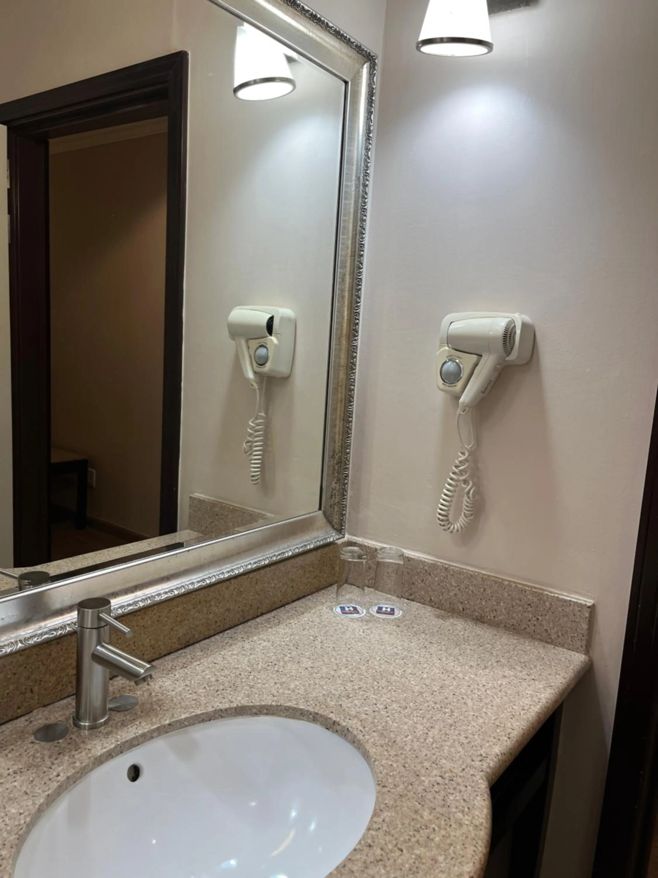 Luxury Queen Bed in Hampshire Hotel - Ballito