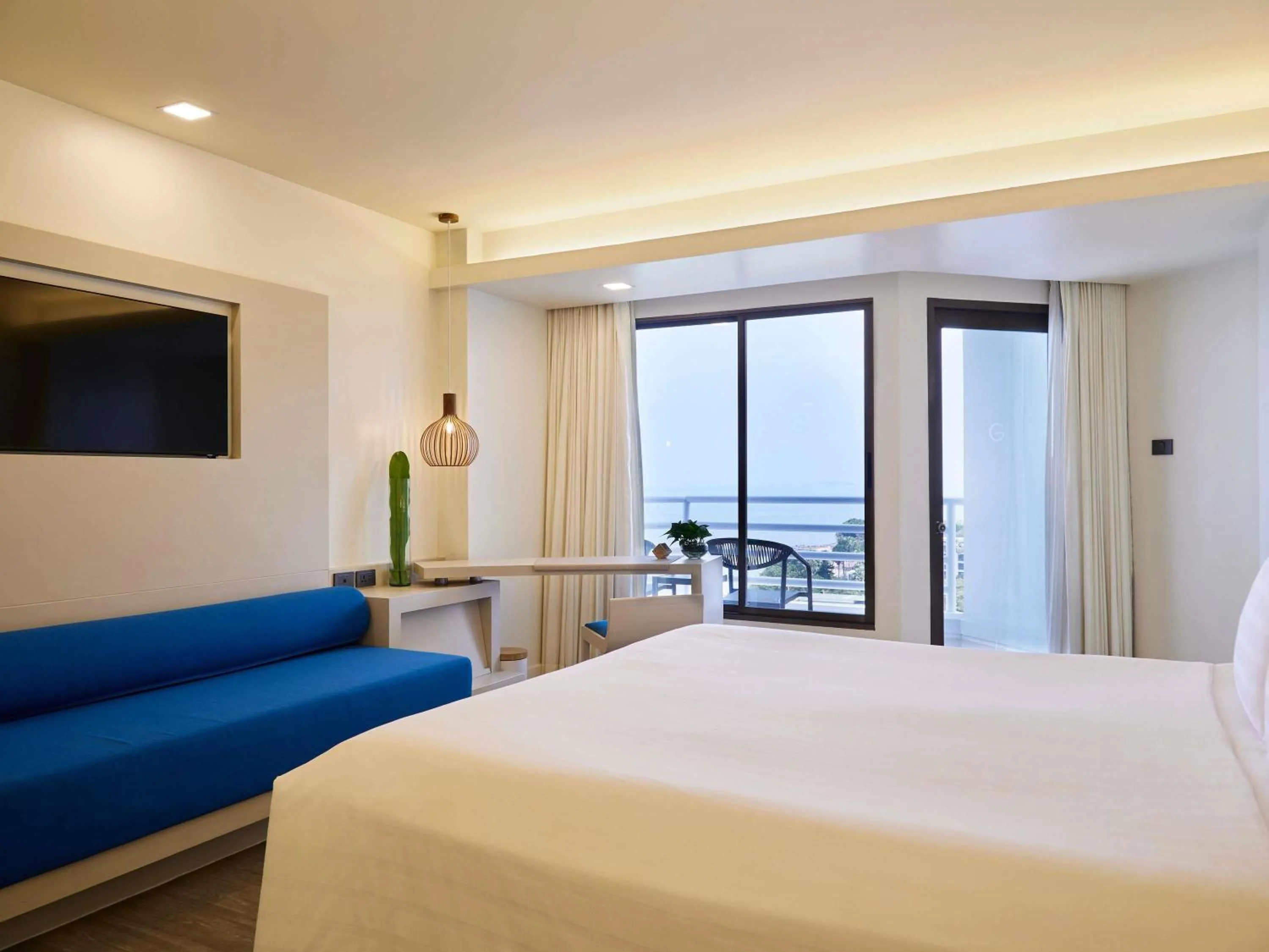 Premium Room with Sea View in Pullman Pattaya Hotel G