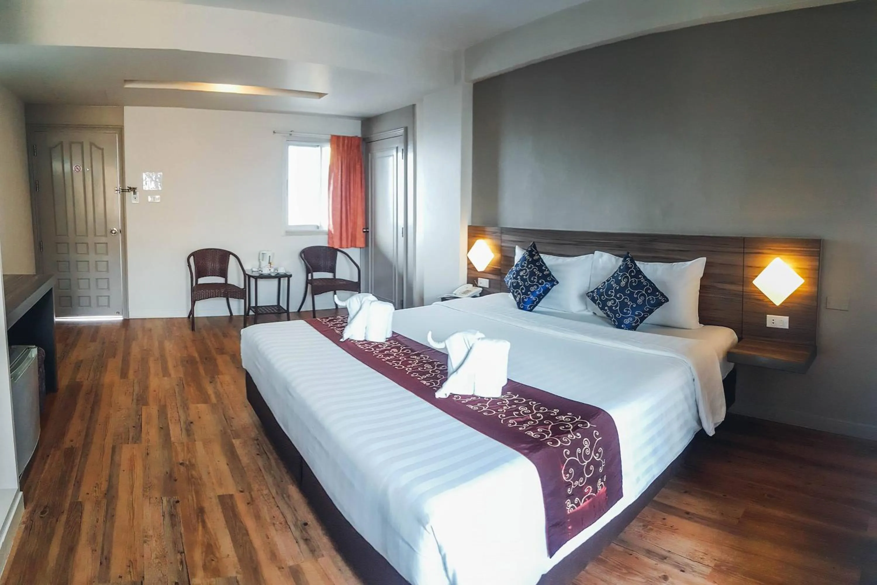 Deluxe King Room with City View in Eastiny Inn Hotel