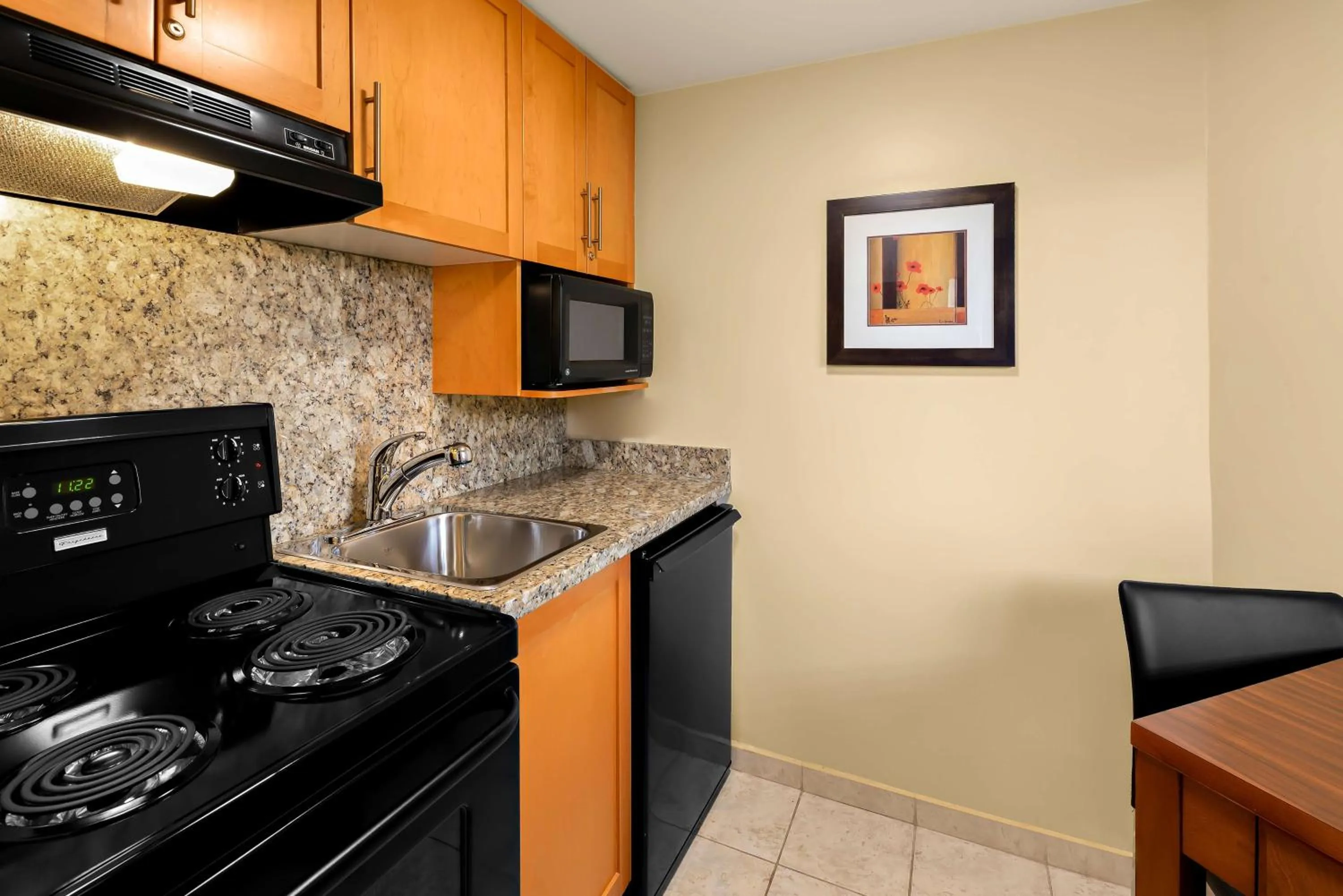 King Room with Ground Floor Patio and Garden View - Non Smoking in Best Western PLUS Inner Harbour Hotel