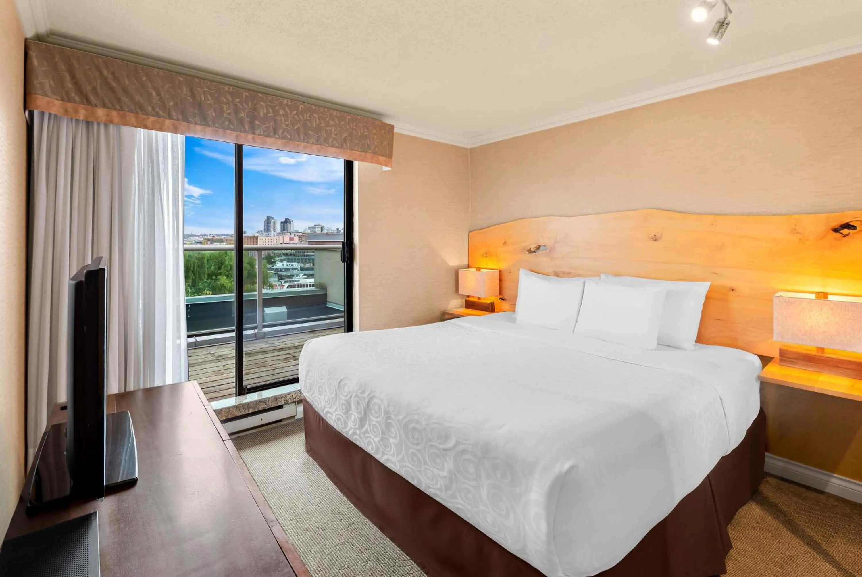 One-Bedroom Suite with Harbor View in Best Western PLUS Inner Harbour Hotel