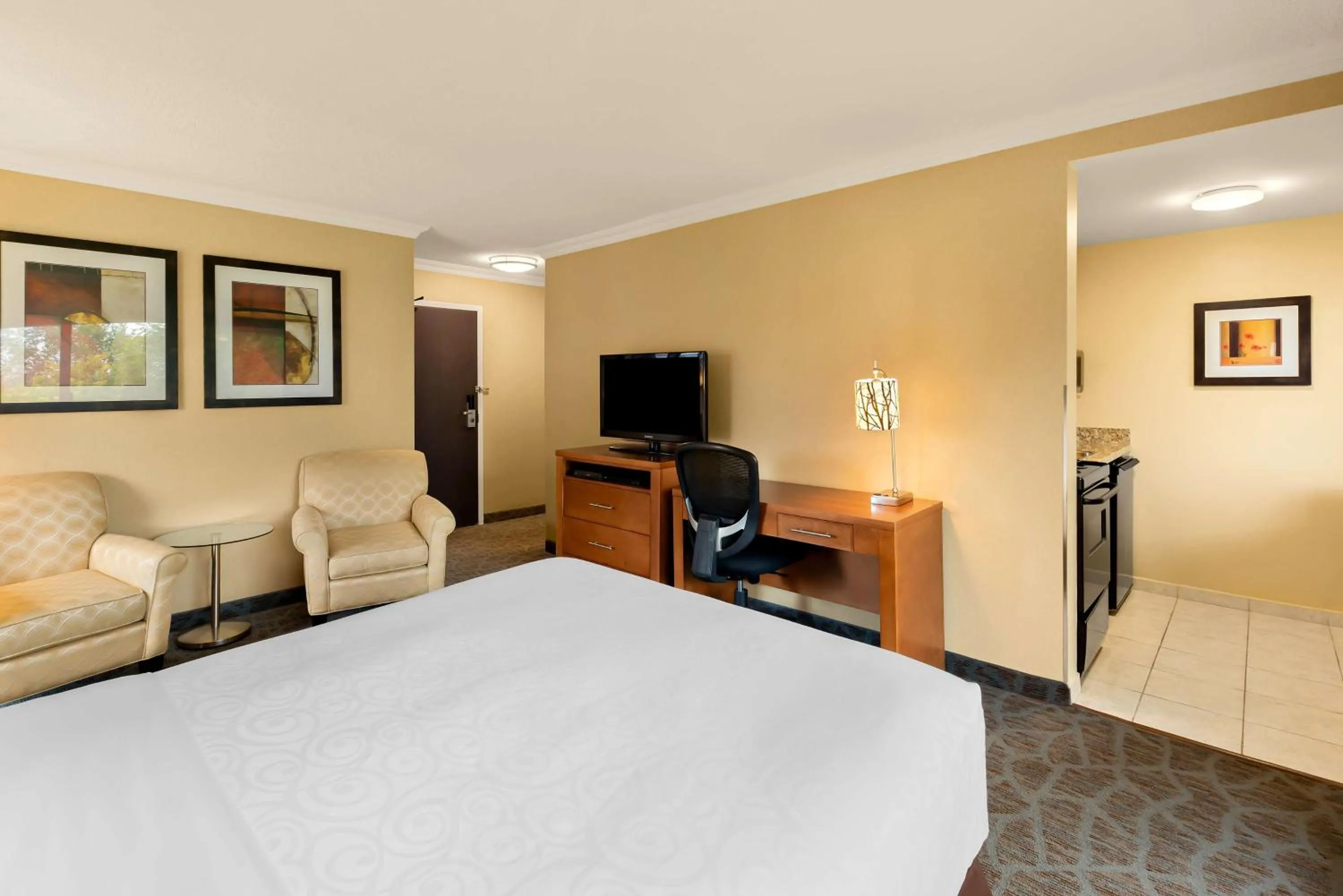 King Room with Patio - Non-smoking in Best Western PLUS Inner Harbour Hotel
