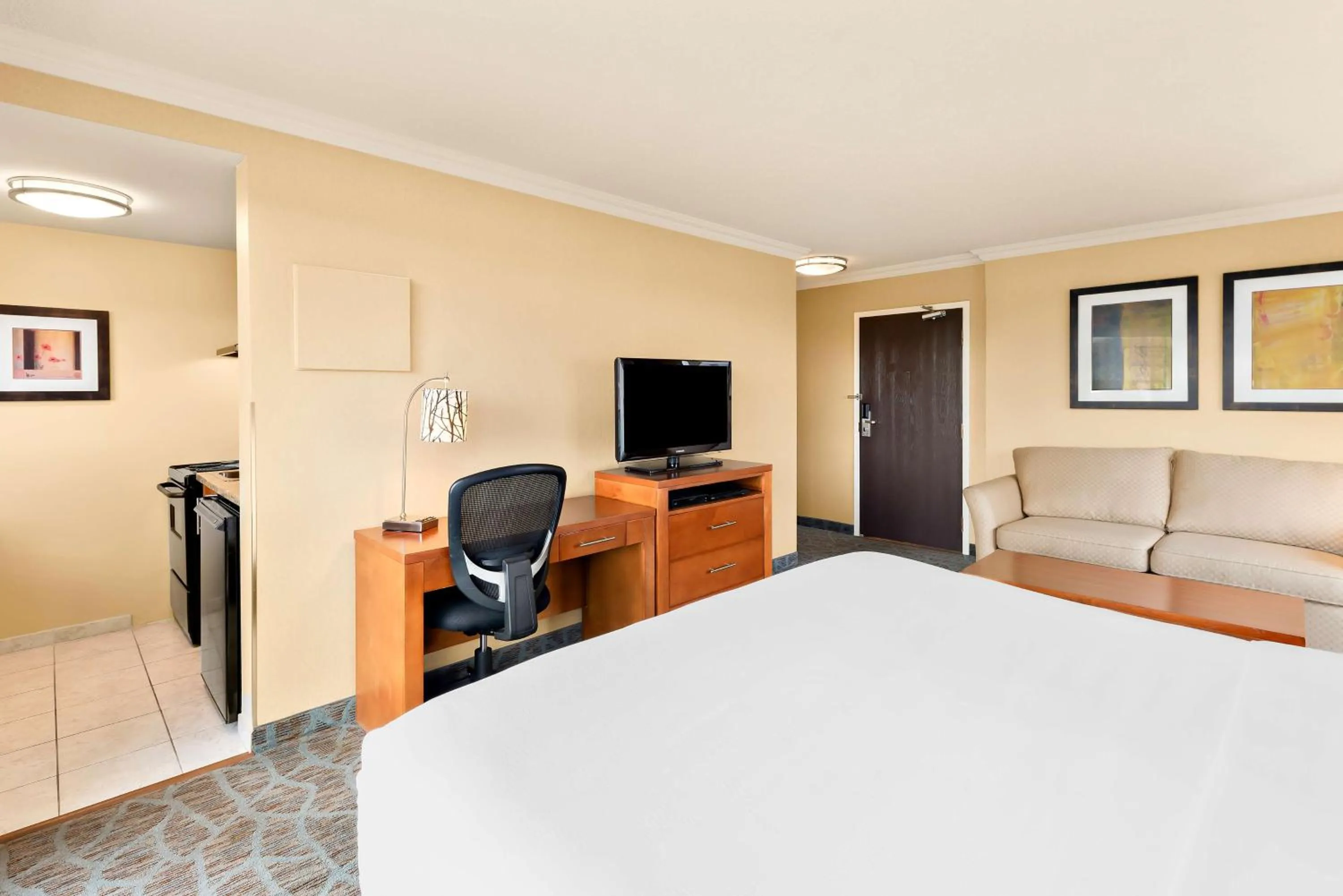 King Room with Park View with Balcony - Non-smoking in Best Western PLUS Inner Harbour Hotel