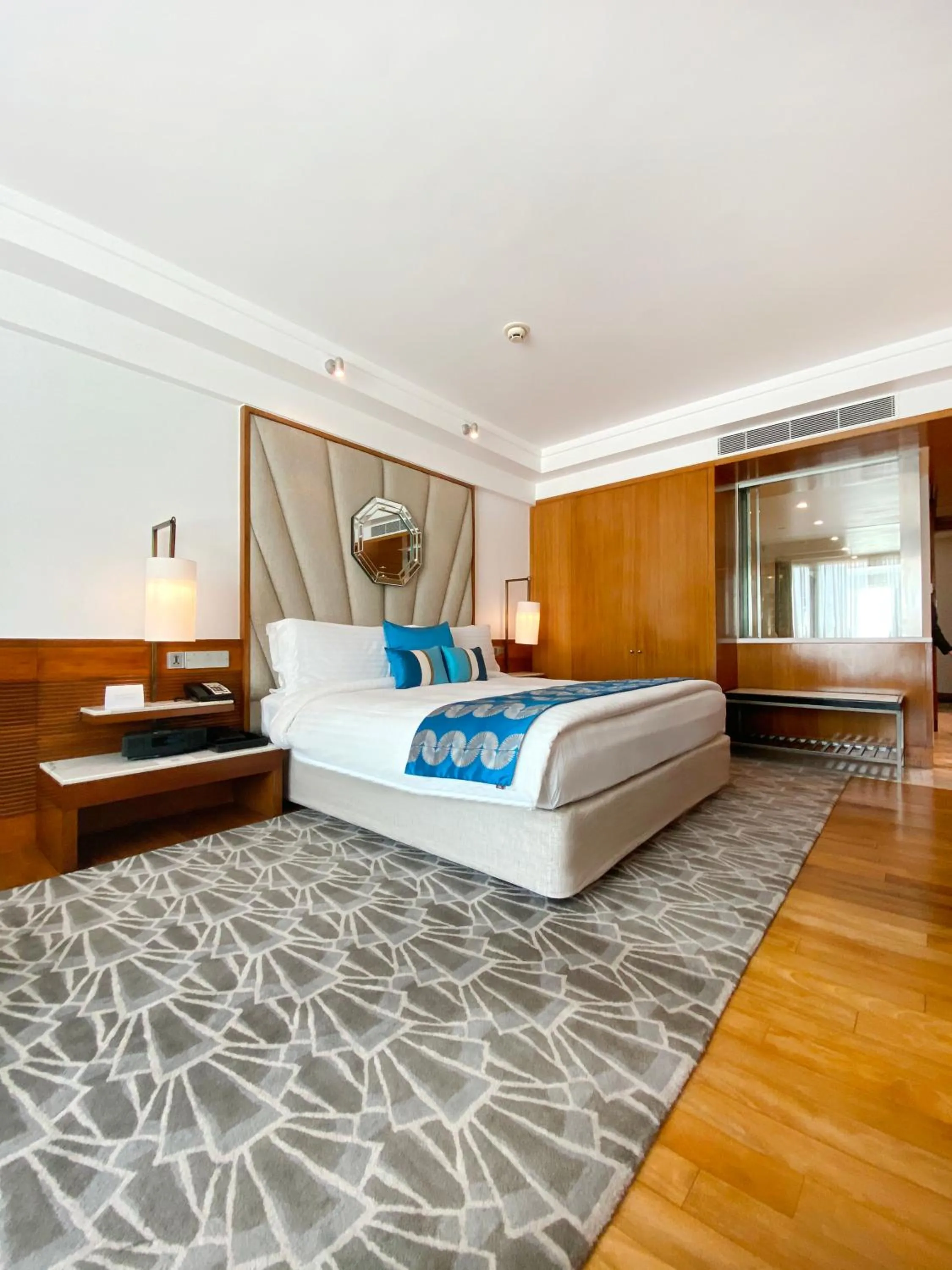 Classic King Room with Bay View in InterContinental Marine Drive Mumbai by IHG