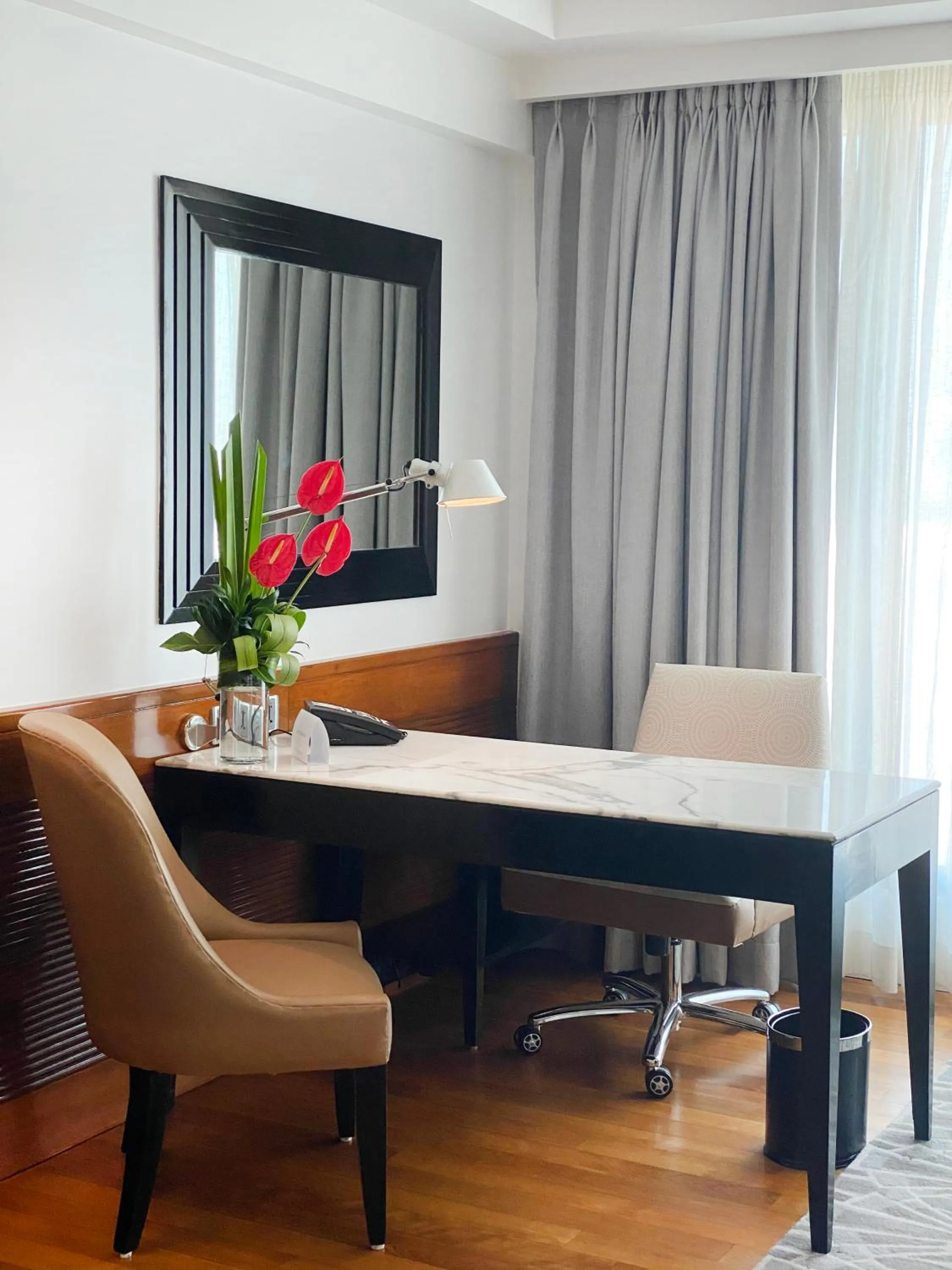 1 King Bed Classic Bay View Smoking in InterContinental Marine Drive Mumbai by IHG