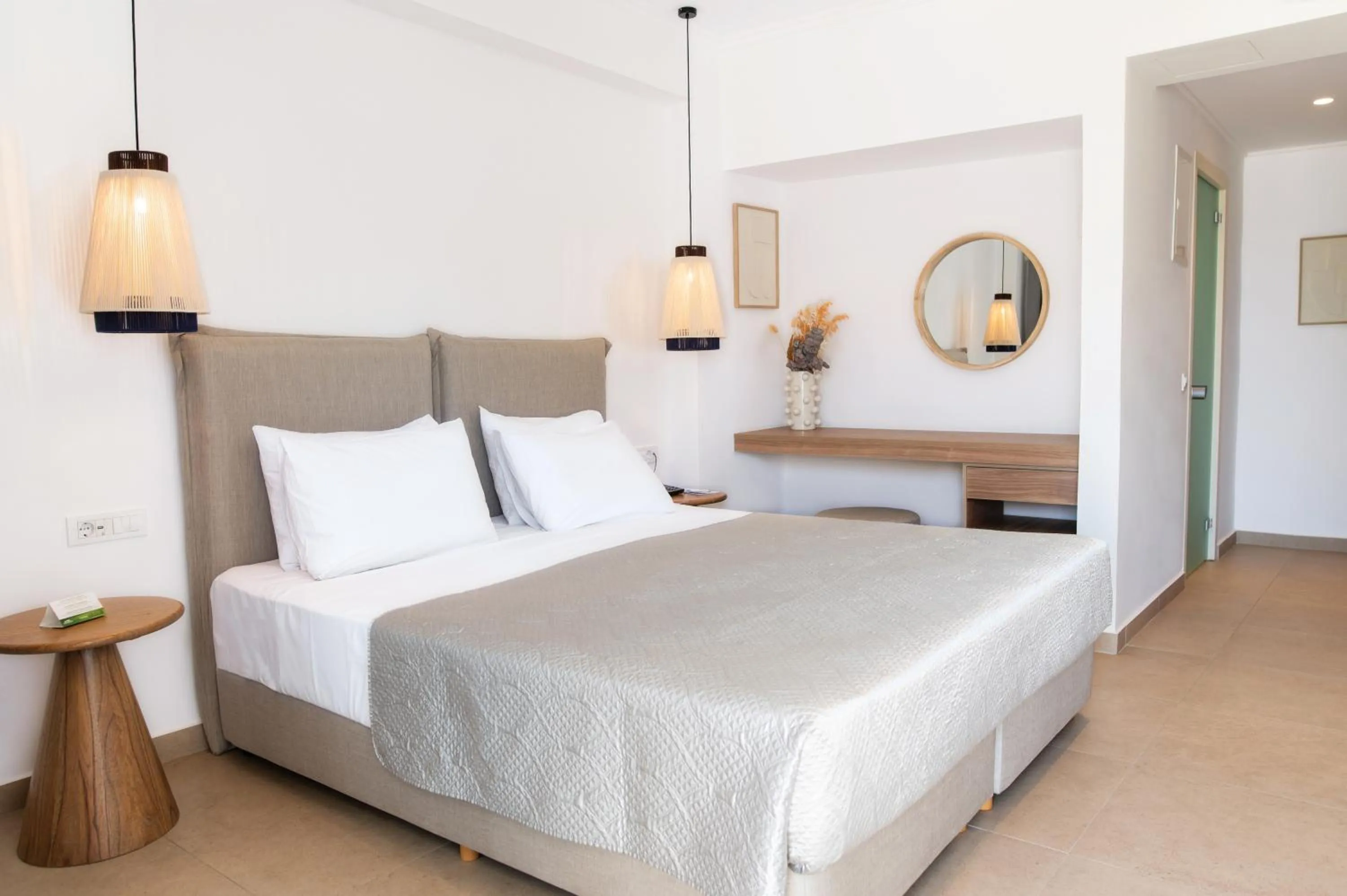 Deluxe Beachfront Bungalow in Atlantis Hotel