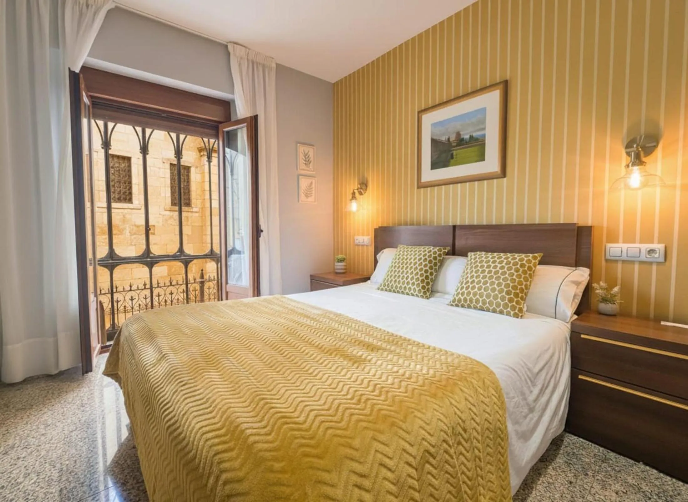Double Room with Balcony and Cathedral Views in Hotel Arcos Catedral