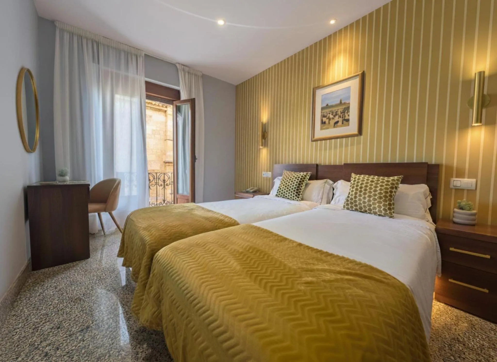 Double Room with Balcony and Cathedral Views in Hotel Arcos Catedral