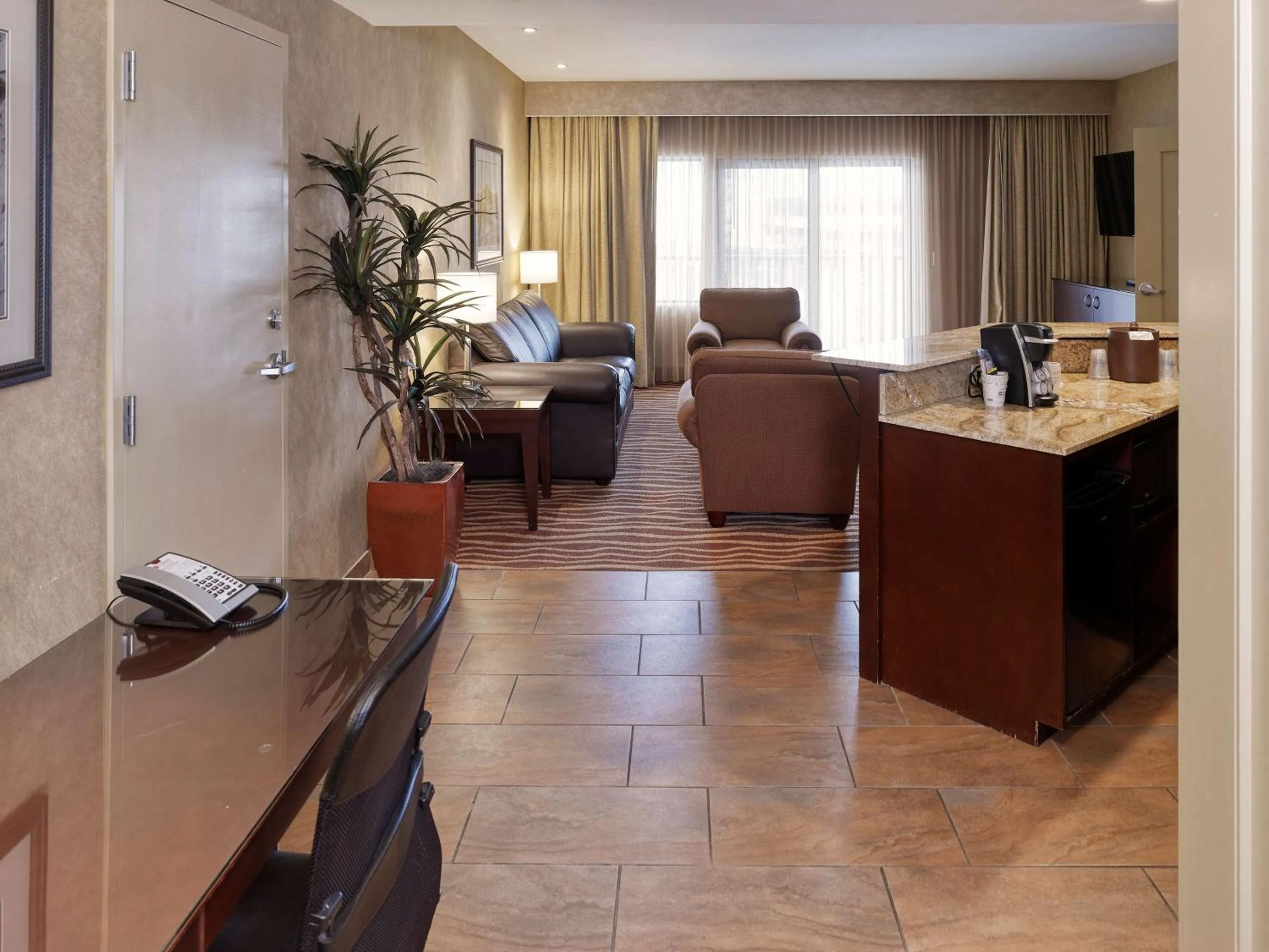 Deluxe King Suite with Sofa Bed - Non-Smoking in Holiday Inn Resort The Squire at Grand Canyon by IHG