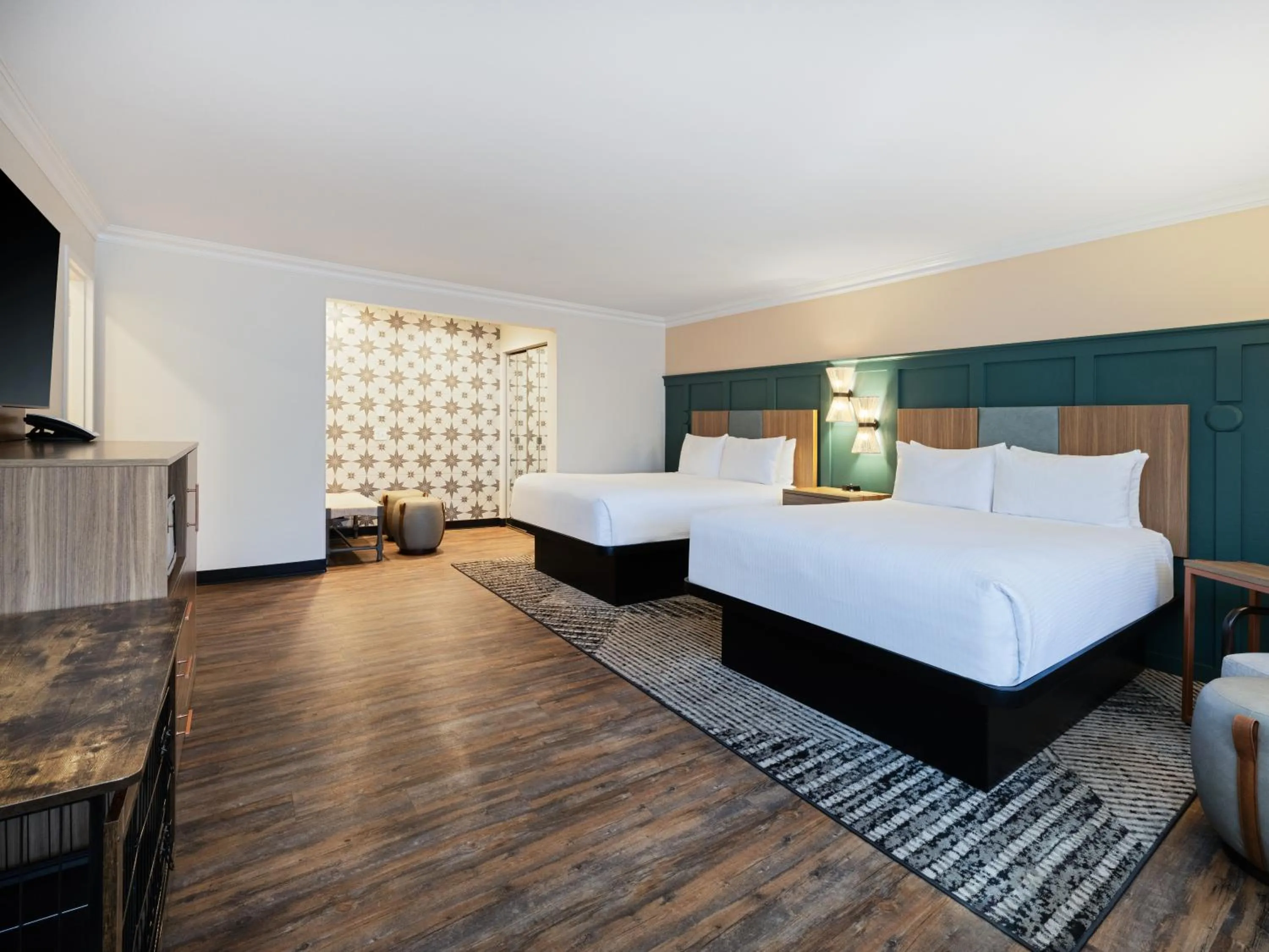 Premium Queen Room with Two Queen Beds - Pet Friendly in Holiday Inn Resort The Squire at Grand Canyon by IHG