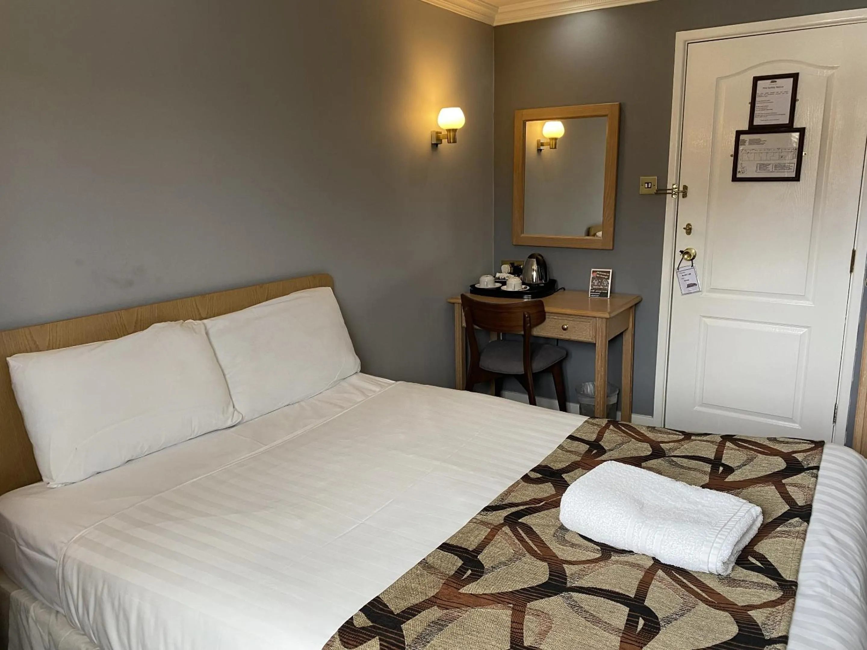 Economy Double Room in The George Hotel Pangbourne