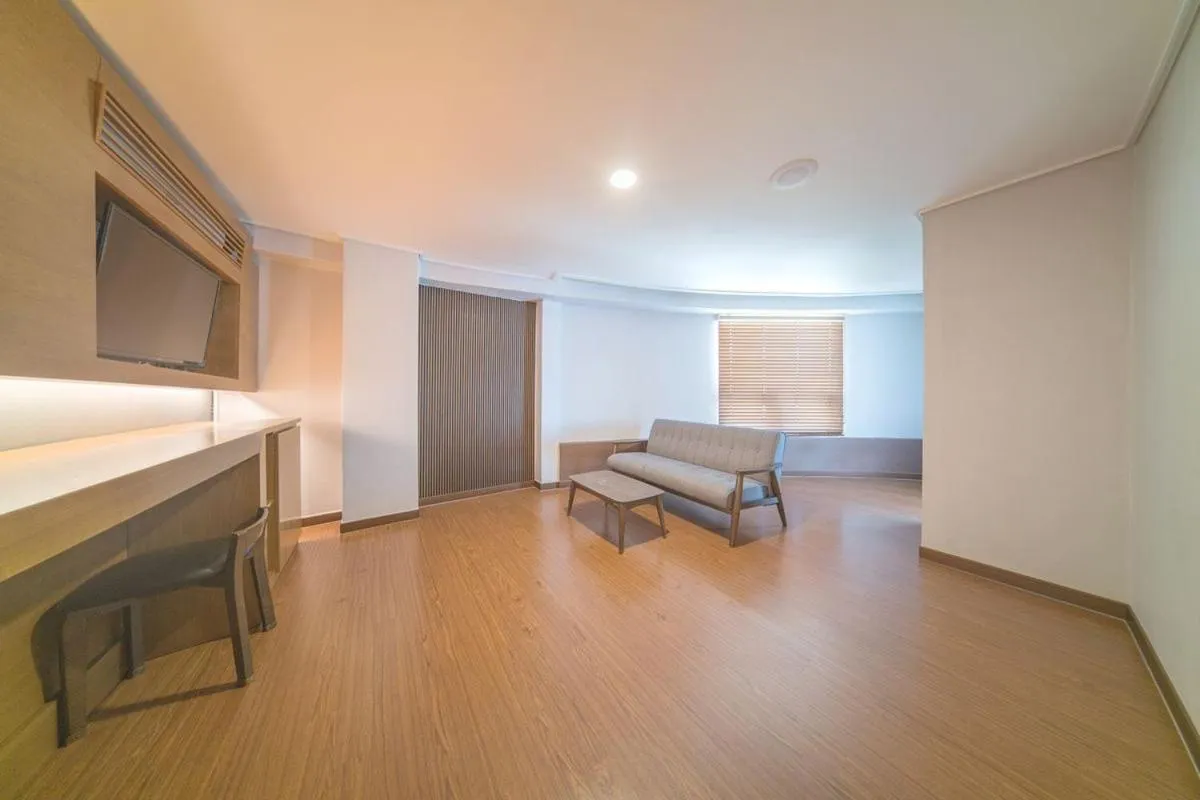 Family Suite with Mountain View - BBQ PKG for 2 people in EL Hotel