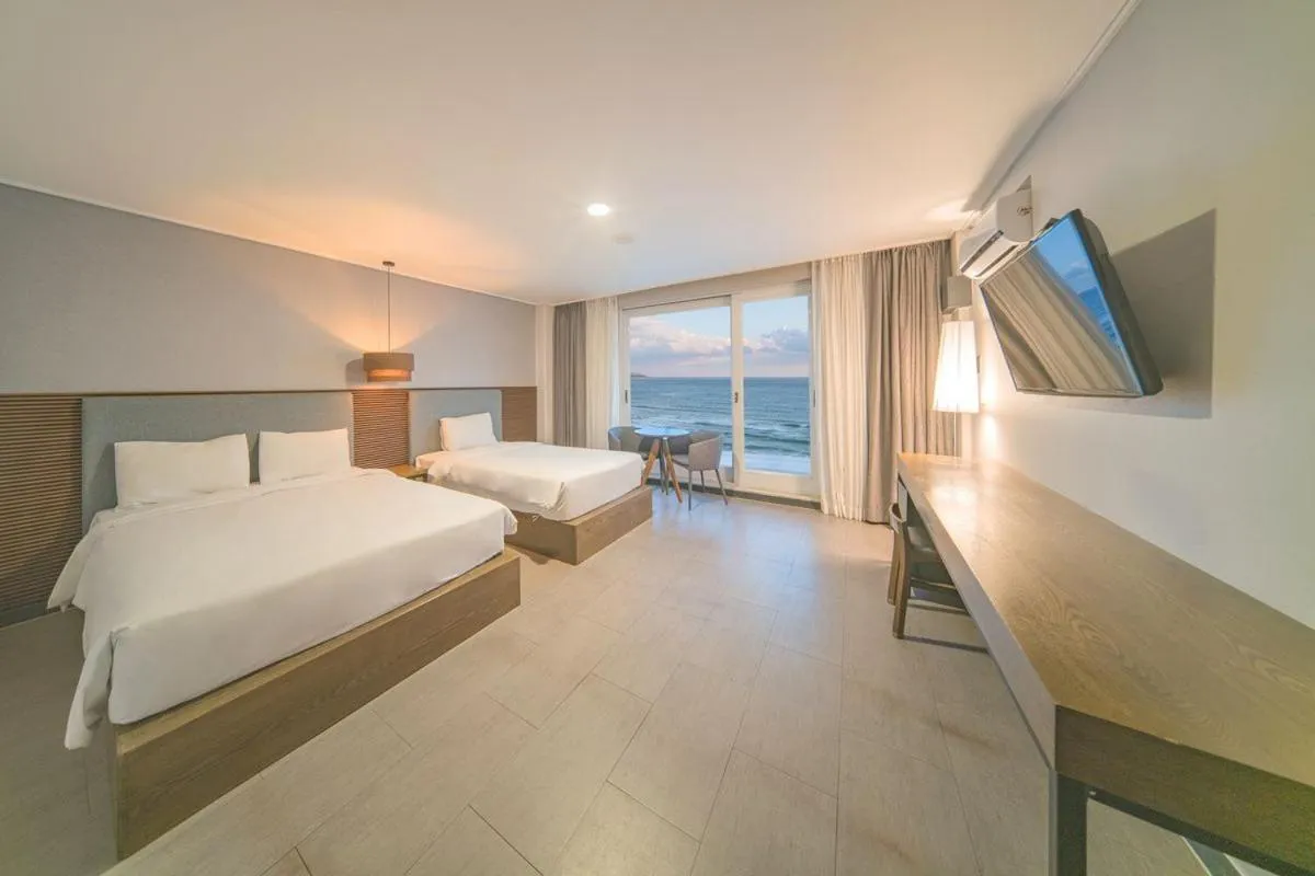 Family Twin Room in EL Hotel