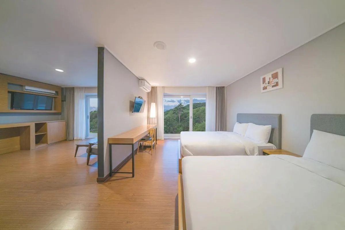 Premier Suite with Mountain View in EL Hotel