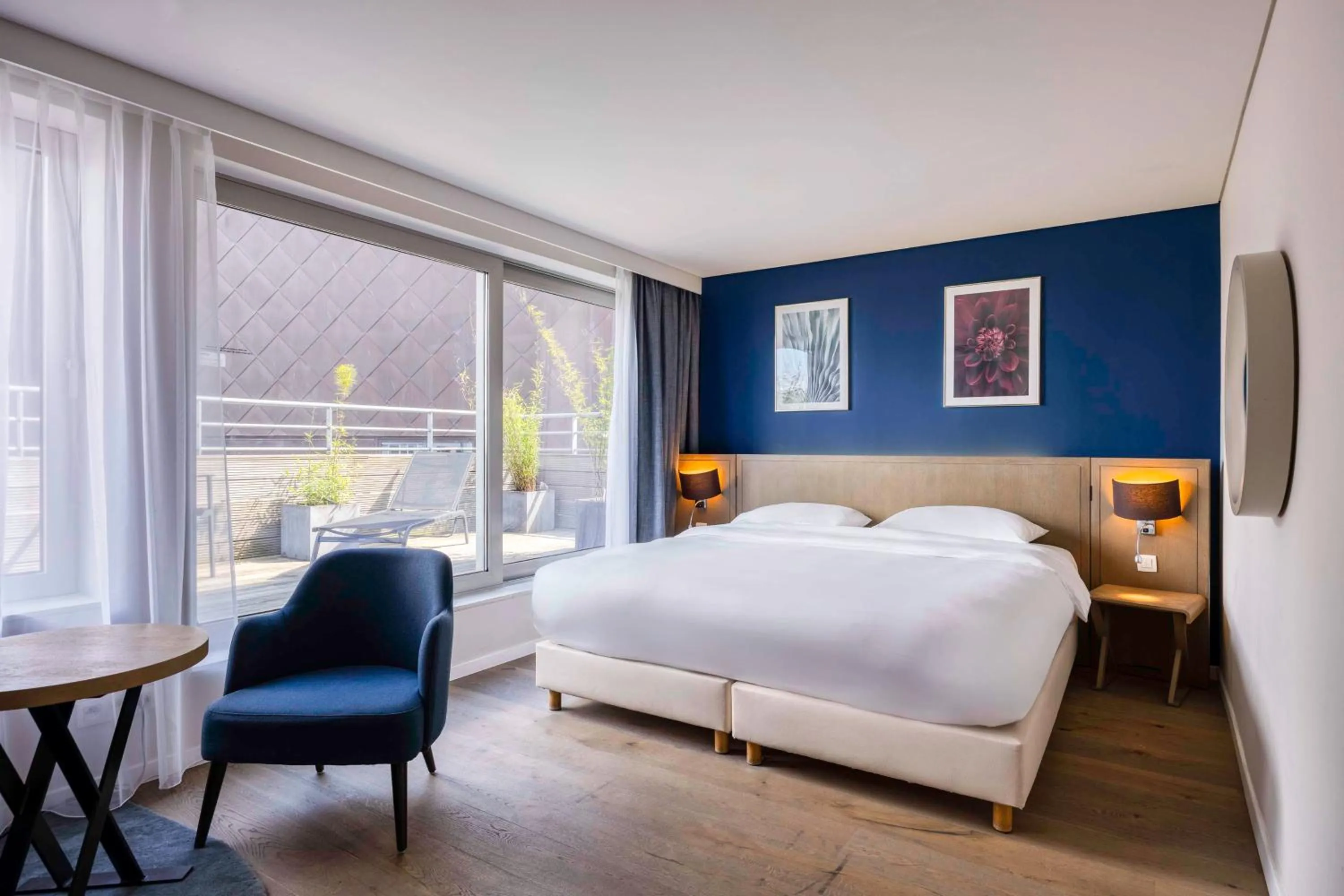 Junior Suite with Terrace in Park Inn by Radisson Antwerp City Centre
