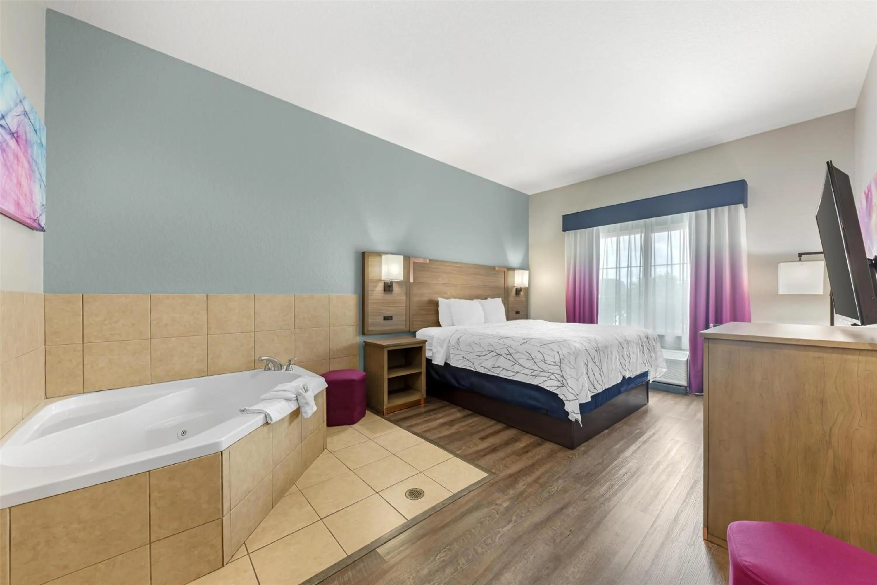 King Room with Spa Bath - Non-Smoking in Best Western Plus San Antonio East Inn & Suites