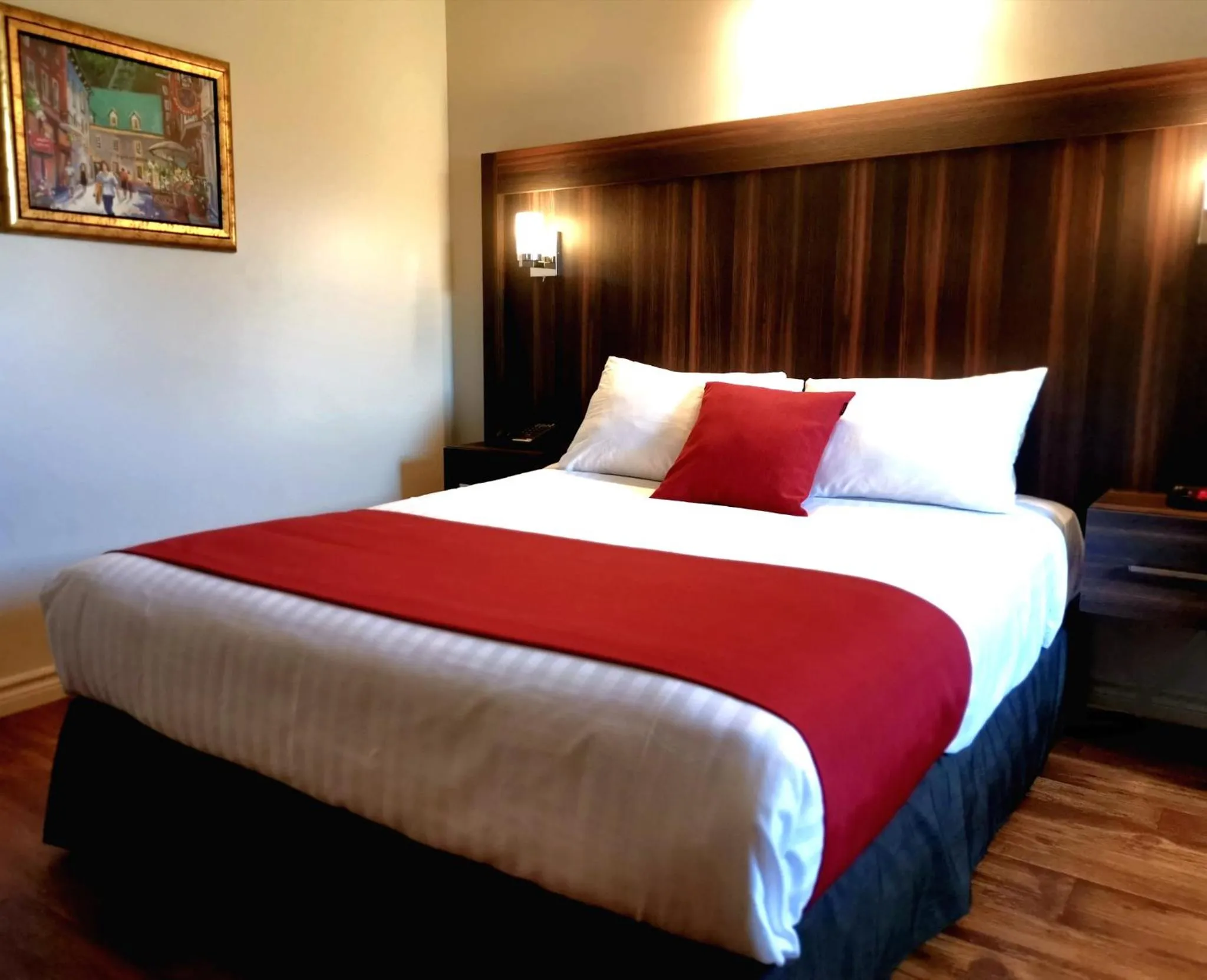 Superior Queen Room in Hotel et Motel Le Chateauguay