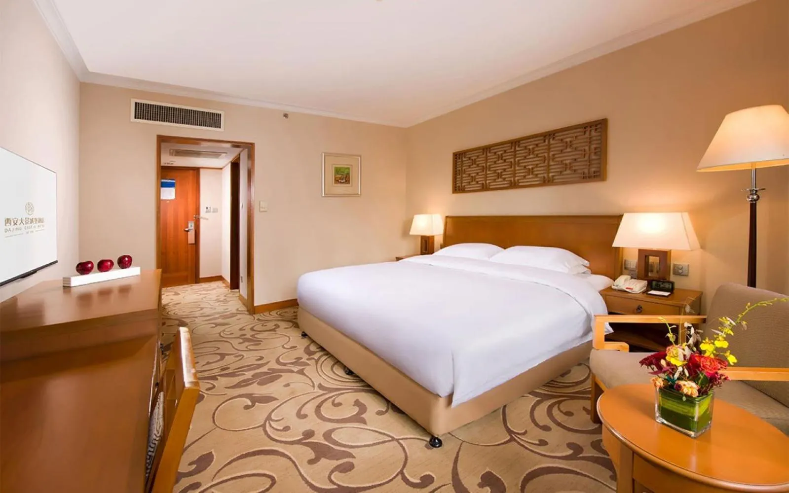 Top Floor King Room in Xi'an Dajing Castle Hotel Bell Tower & YONGNING Gate