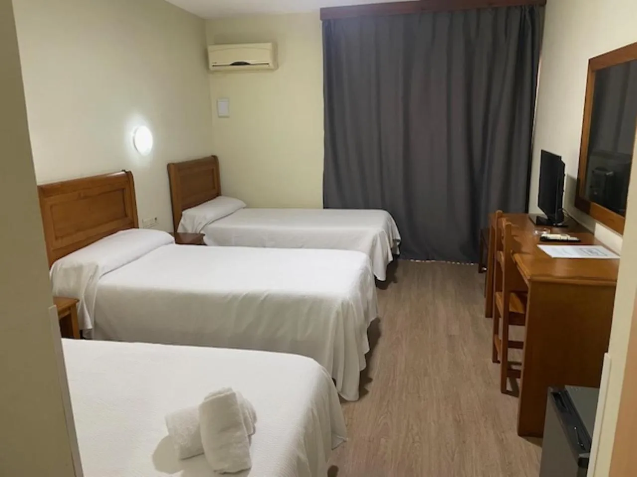 Twin Room with Extra Bed in Hotel Anfora